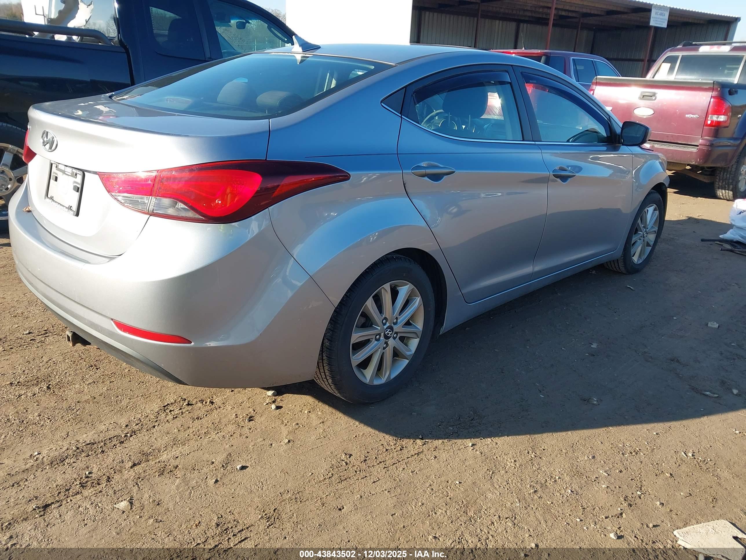 HYUNDAI ELANTRA image 4