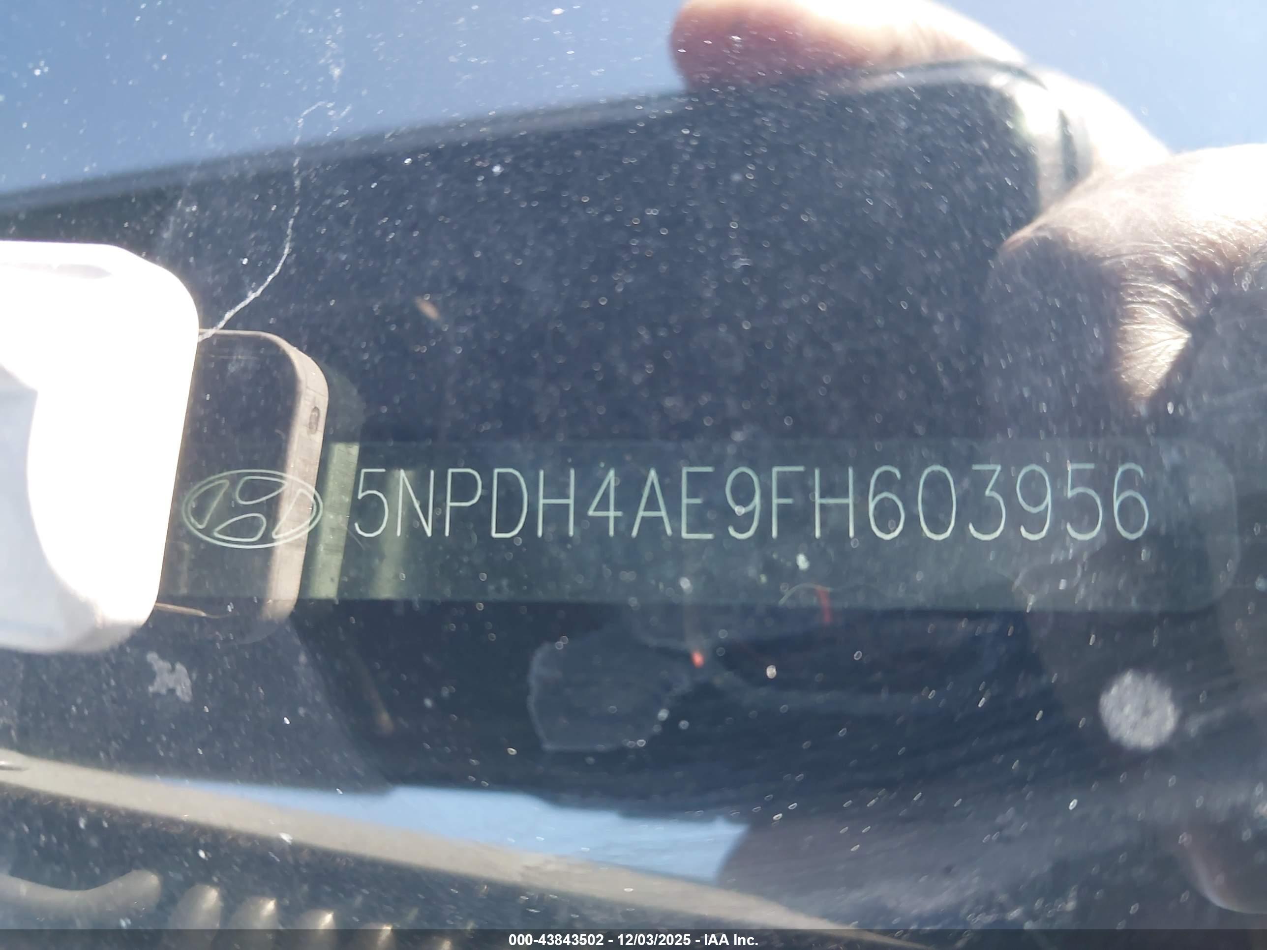 HYUNDAI ELANTRA image 9