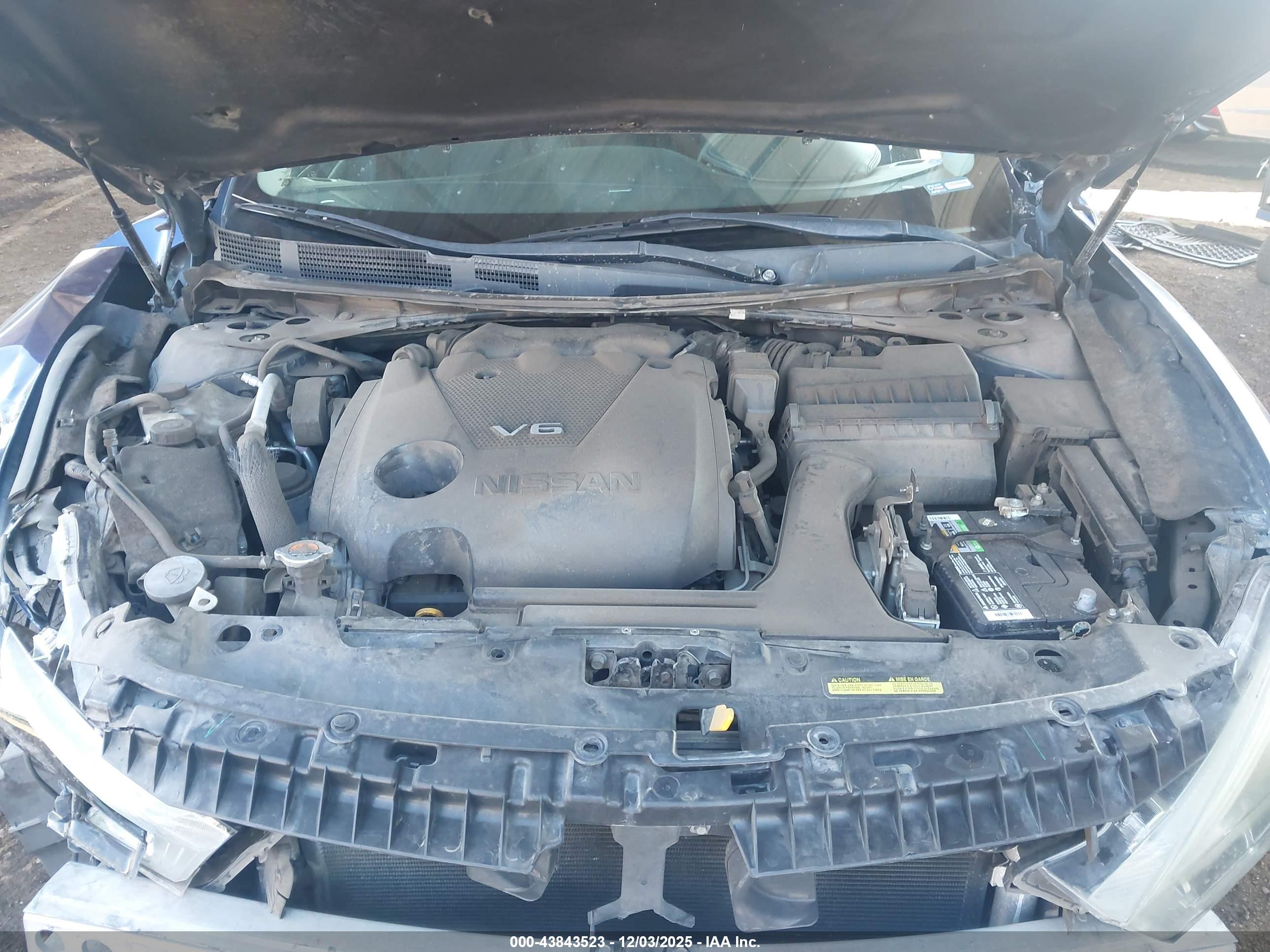NISSAN MAXIMA image 10