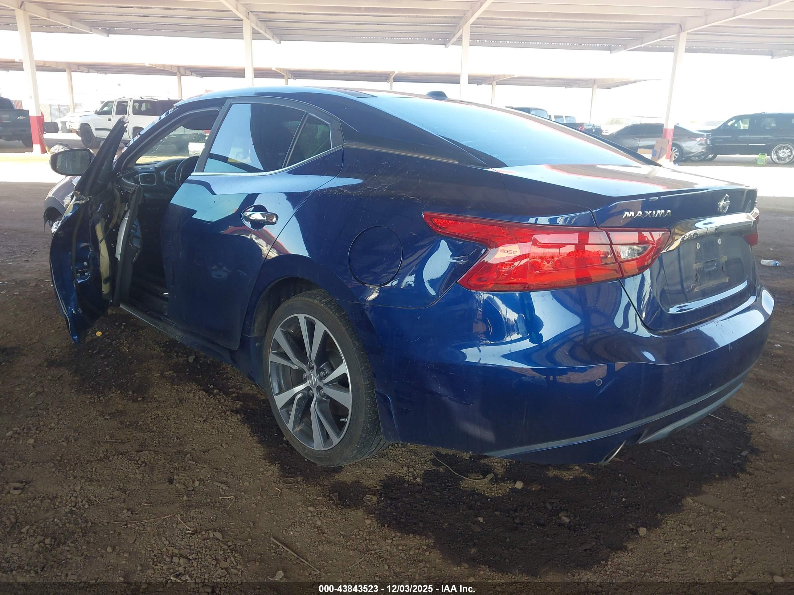 NISSAN MAXIMA image 3