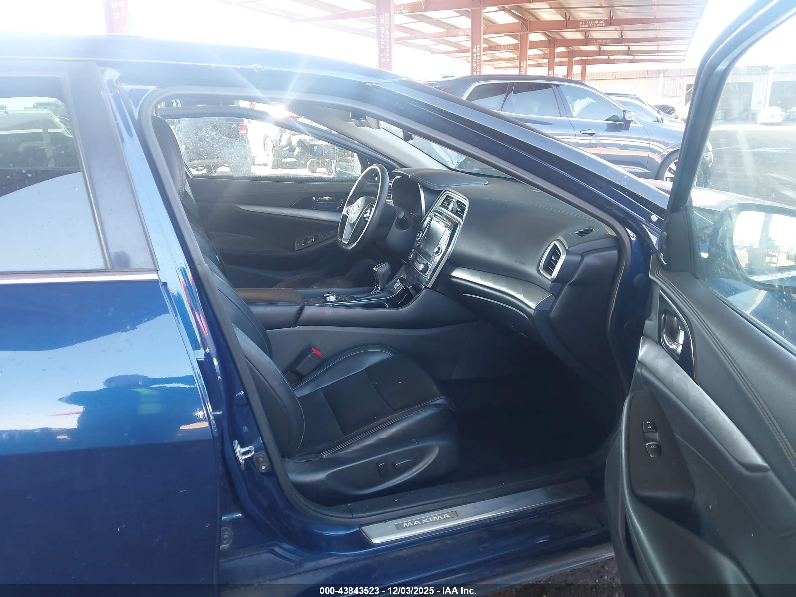 NISSAN MAXIMA image 5