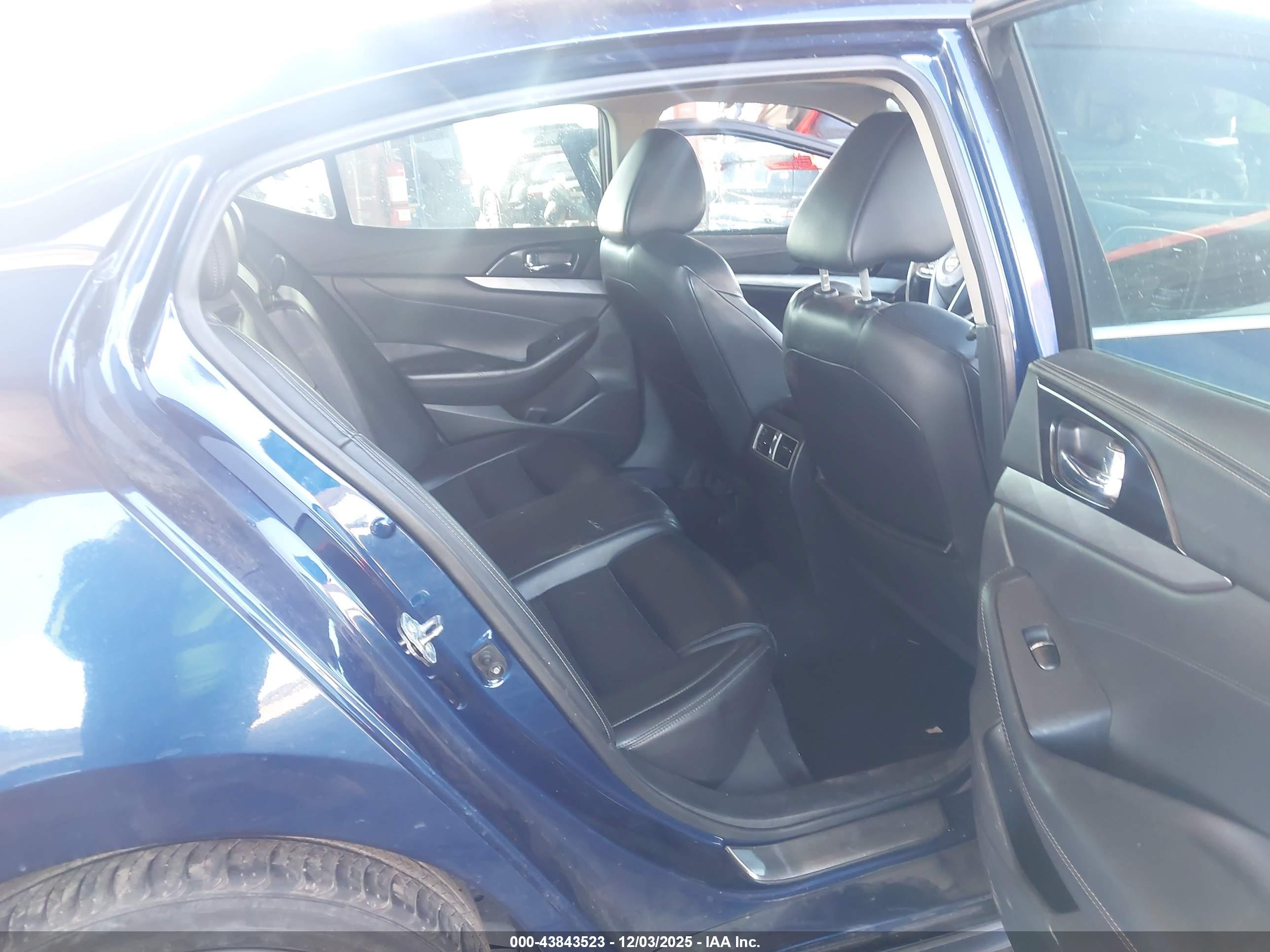 NISSAN MAXIMA image 8