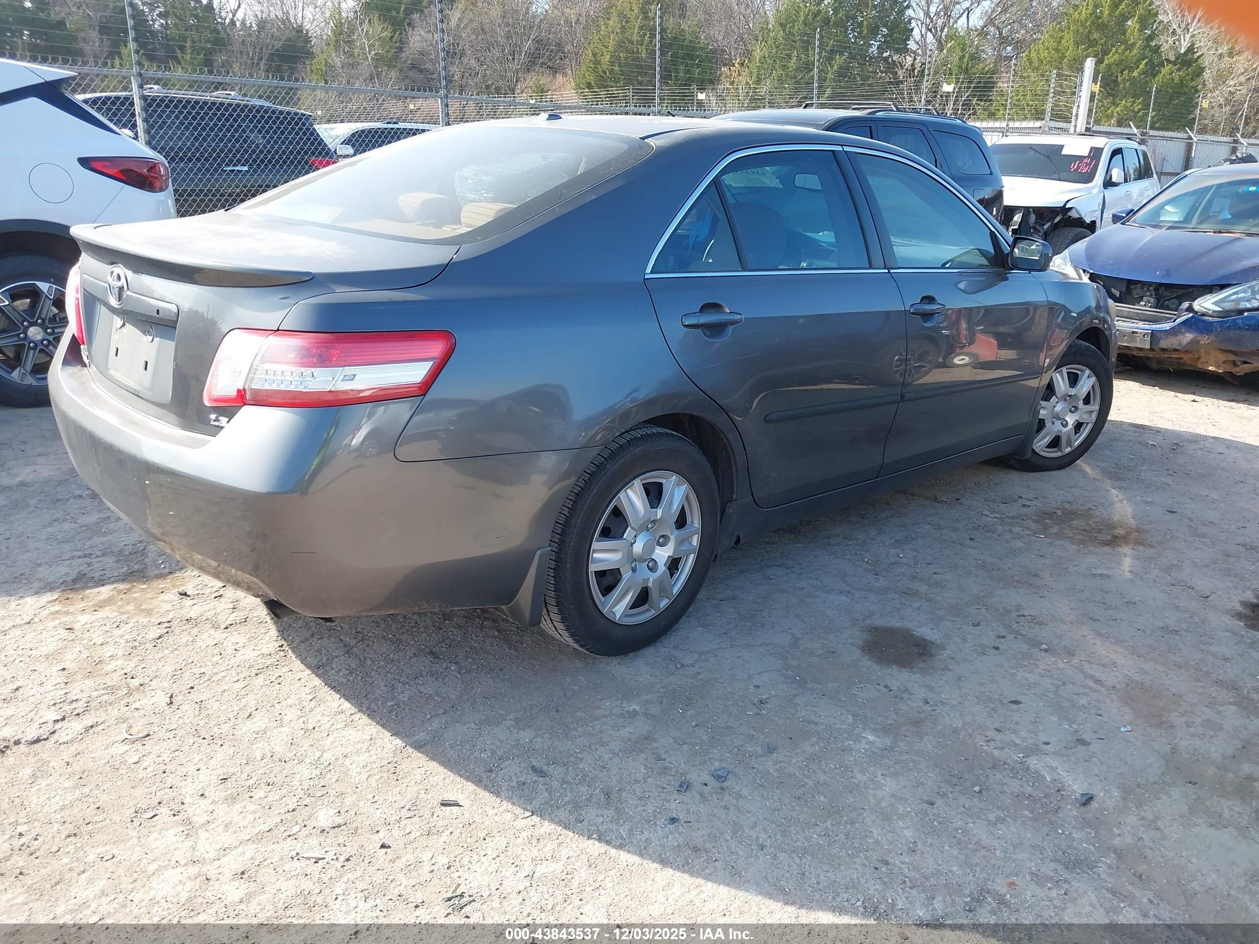 TOYOTA CAMRY image 4