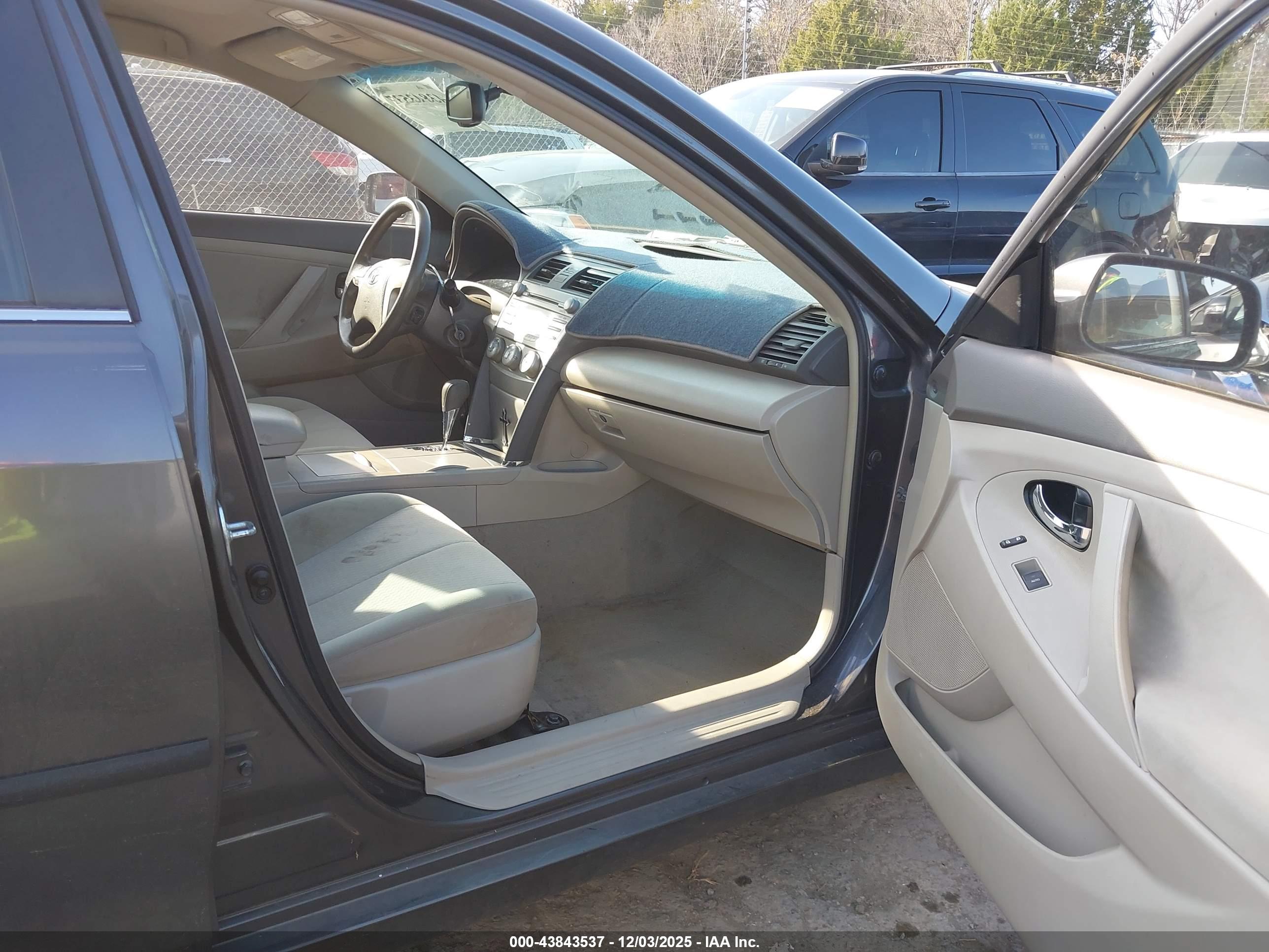 TOYOTA CAMRY image 5