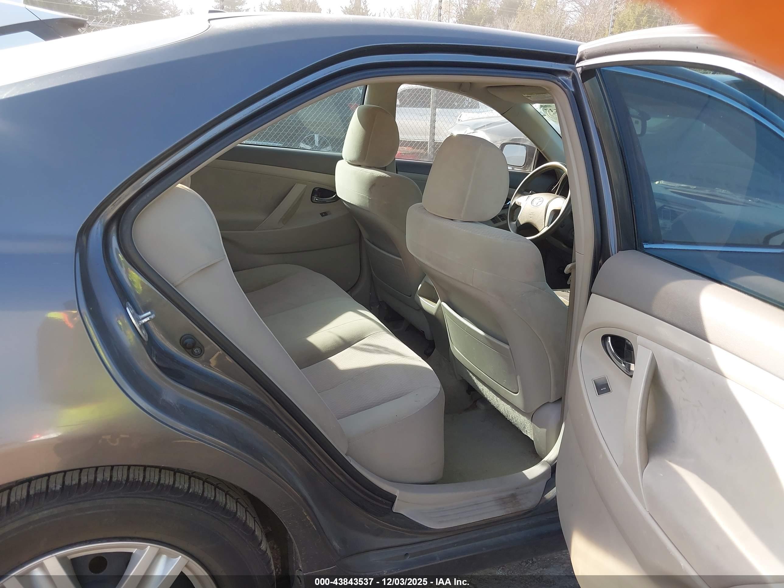TOYOTA CAMRY image 8