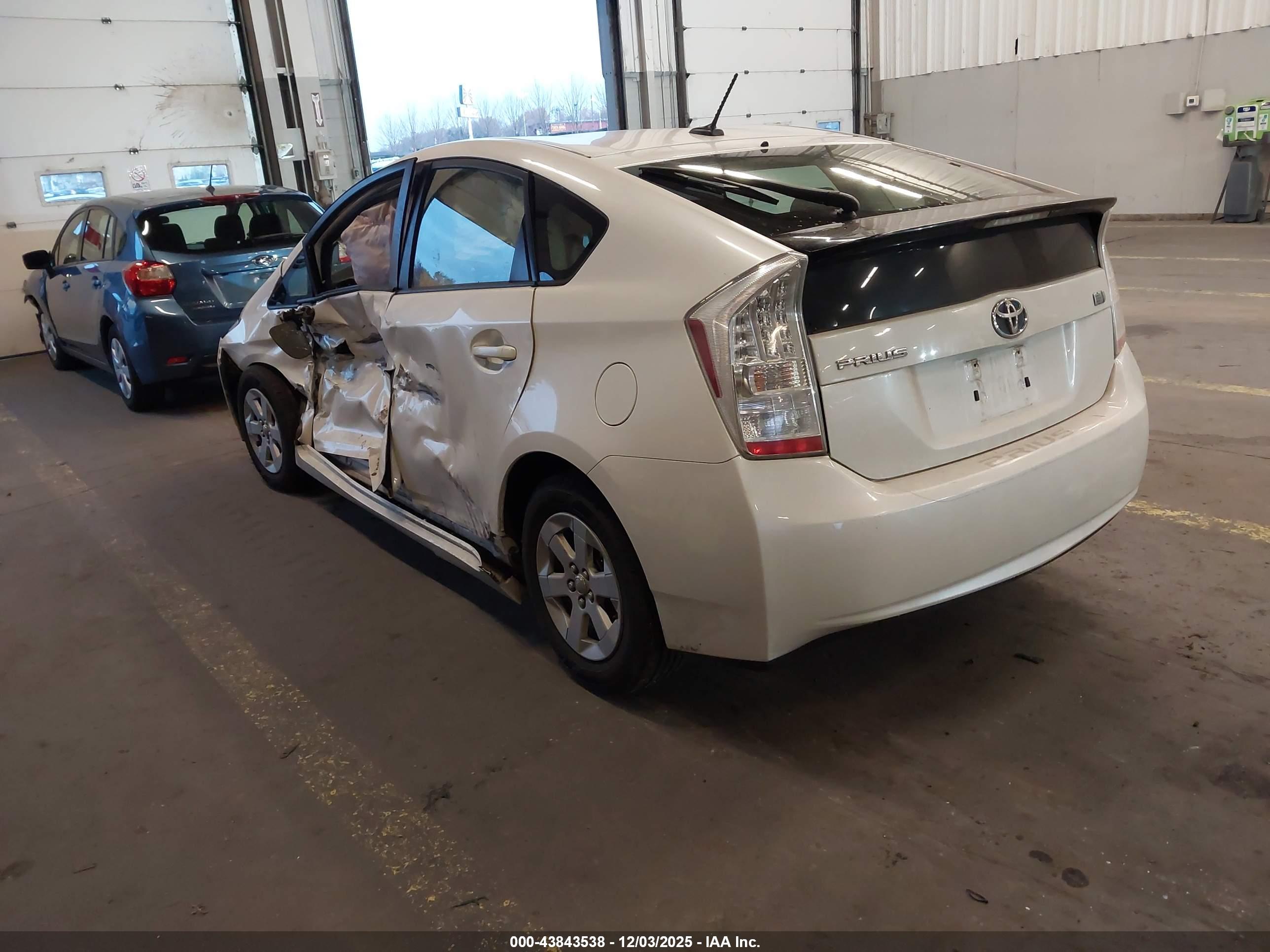 TOYOTA PRIUS image 3