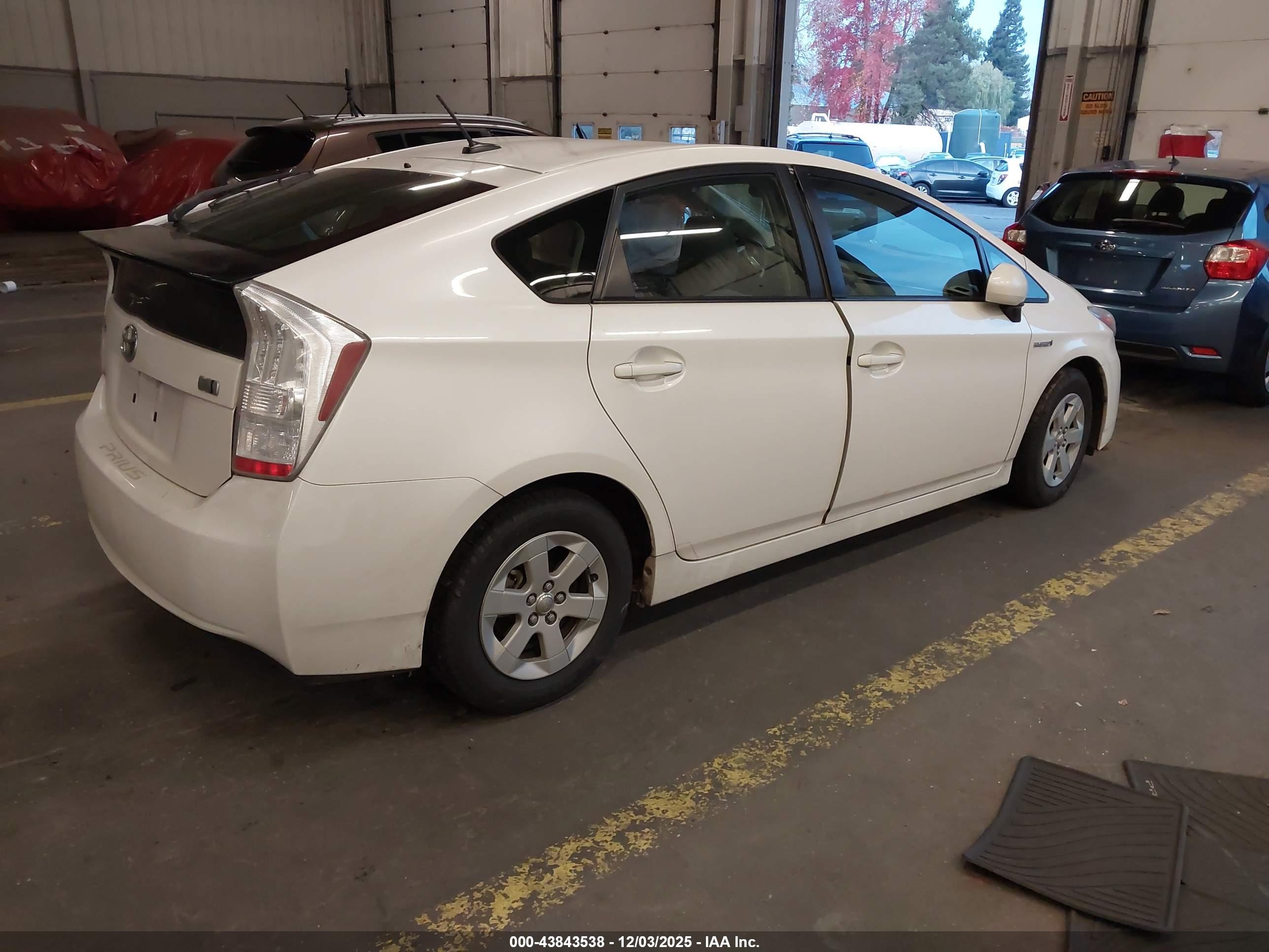 TOYOTA PRIUS image 4