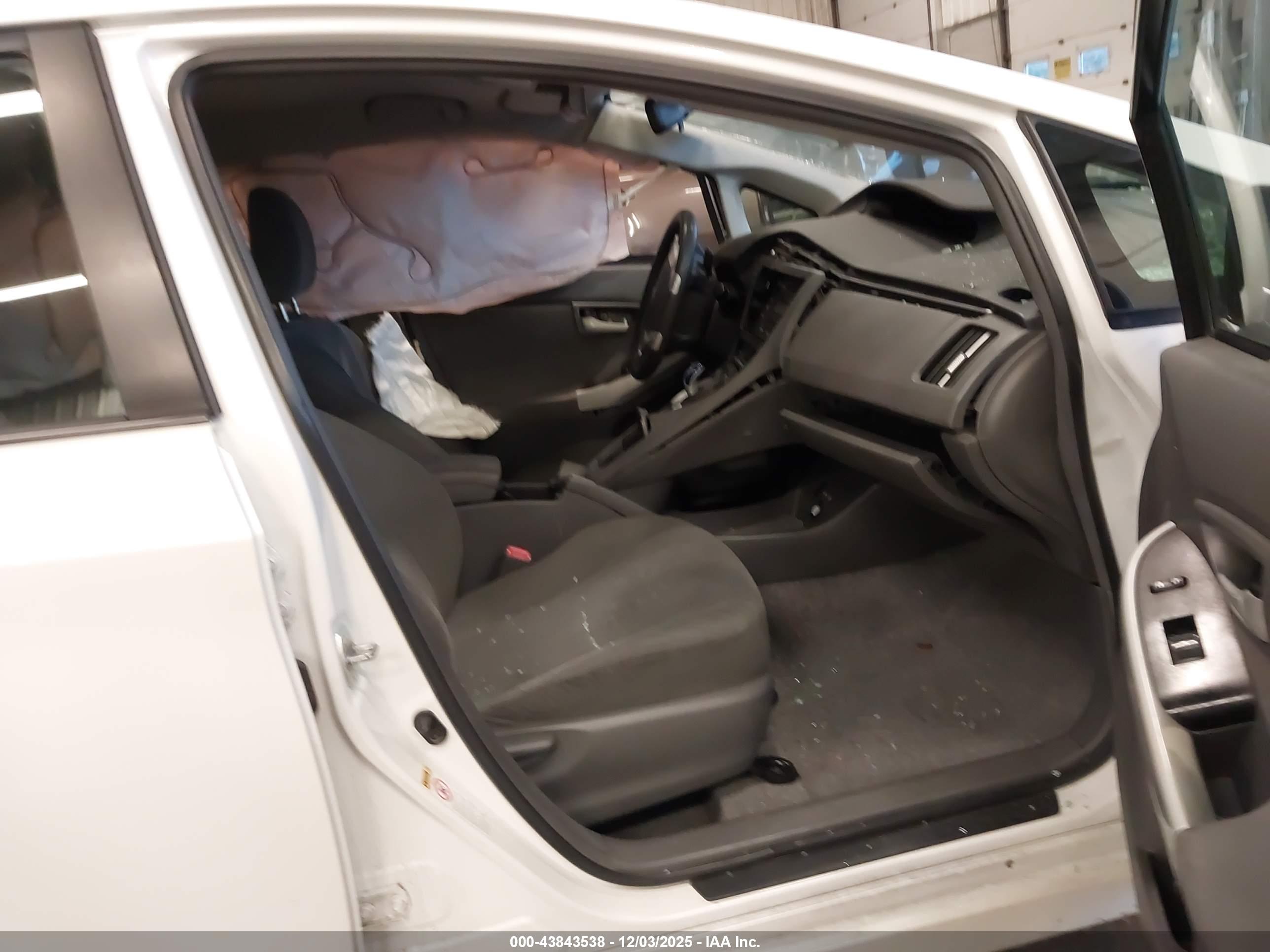TOYOTA PRIUS image 5