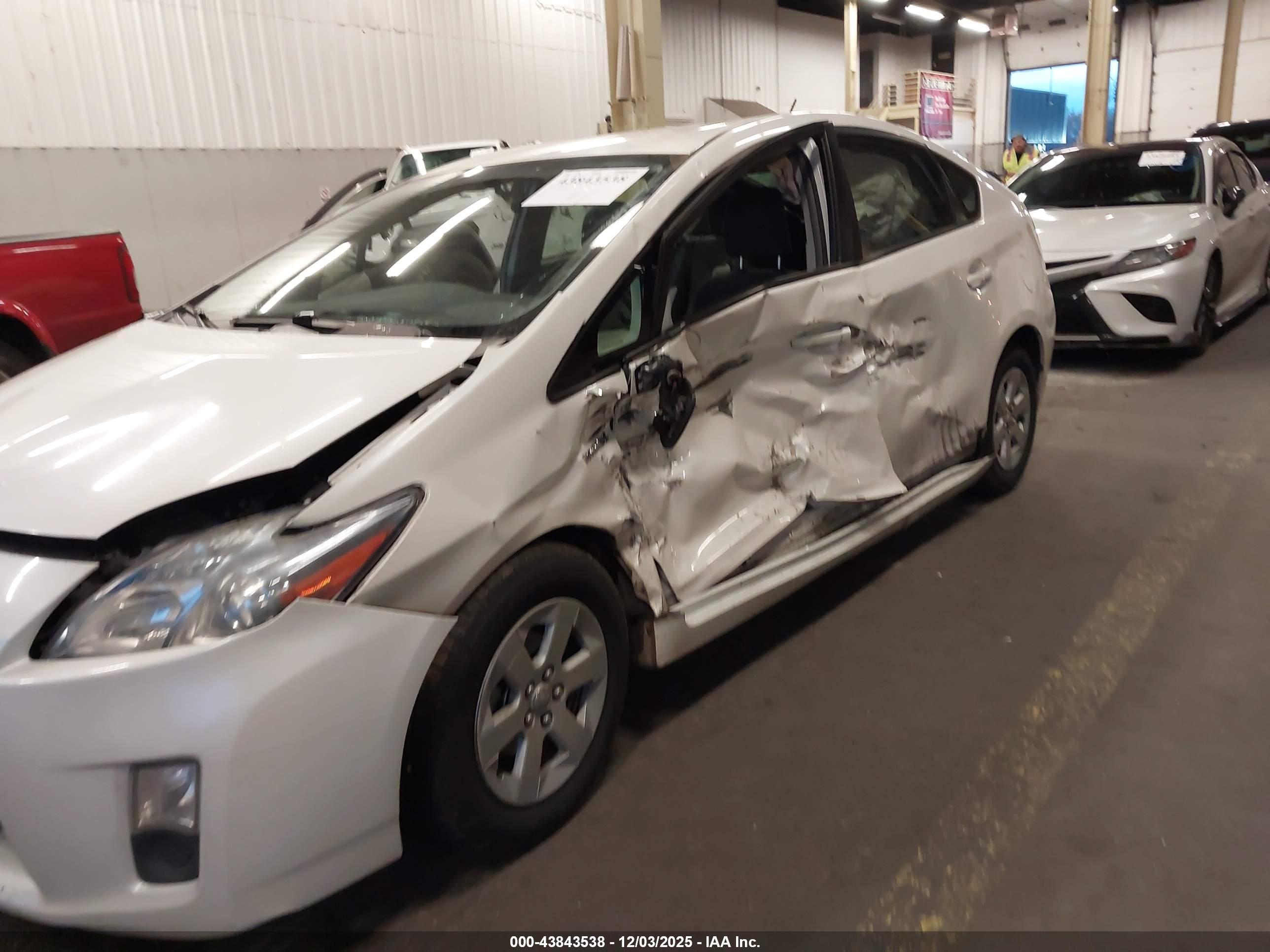 TOYOTA PRIUS image 6