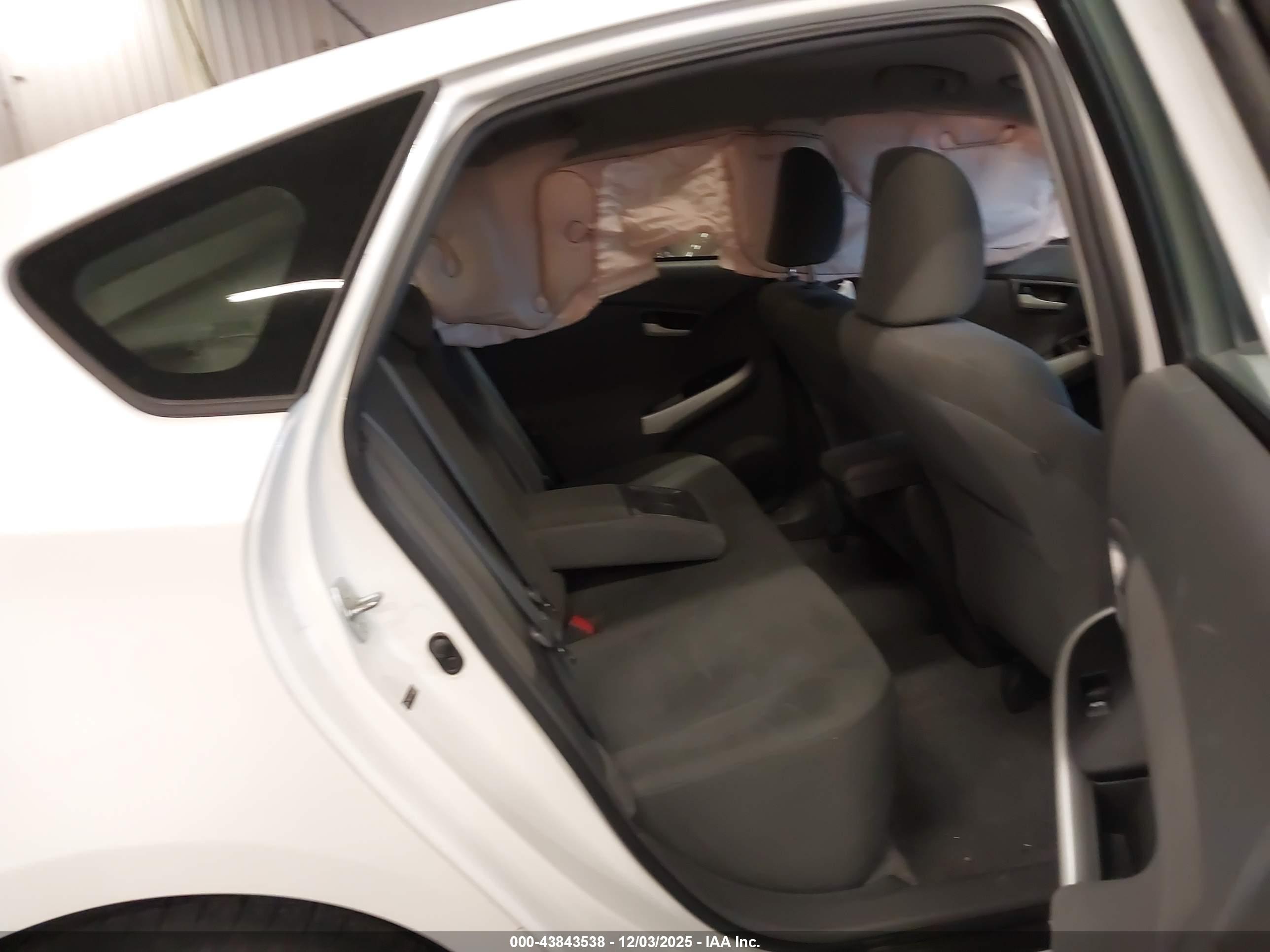 TOYOTA PRIUS image 8