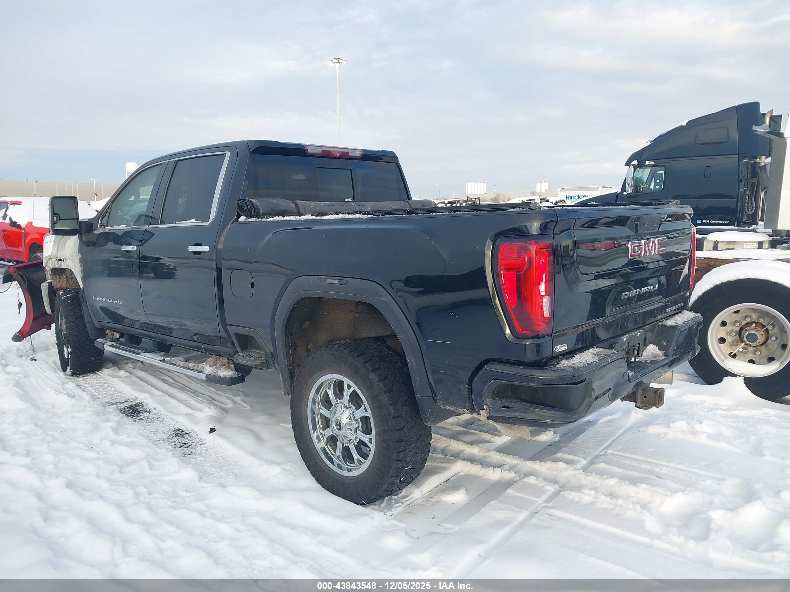 GMC SIERRA image 3
