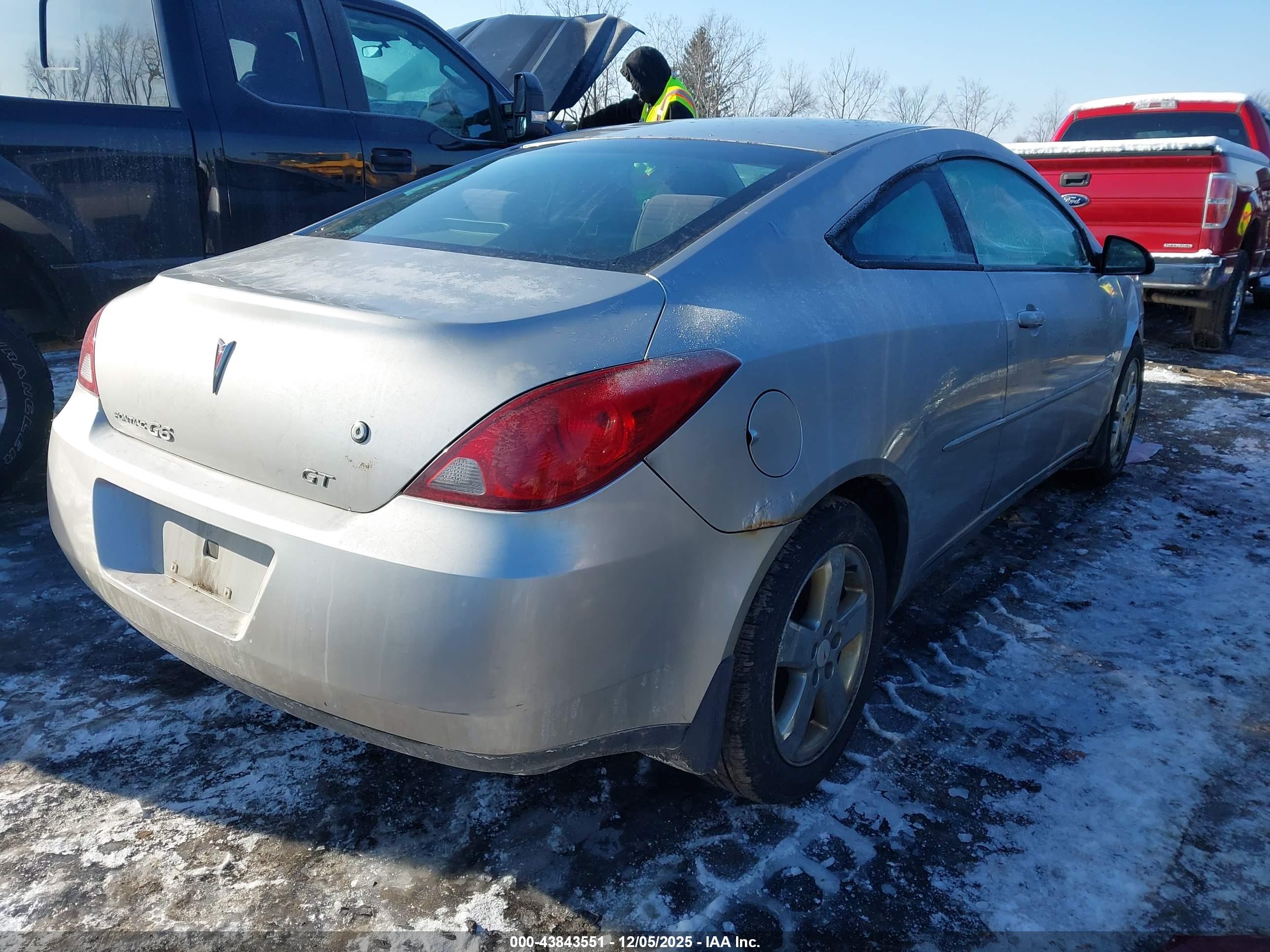 PONTIAC G6 image 4