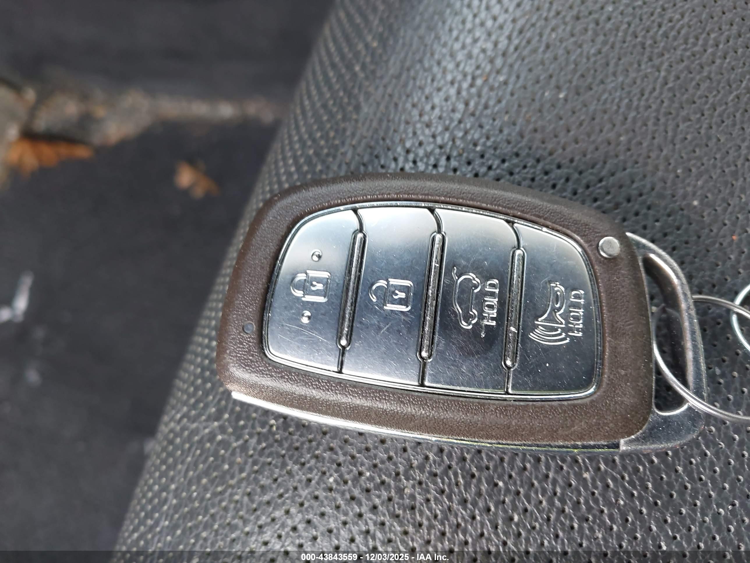 HYUNDAI TUCSON image 11