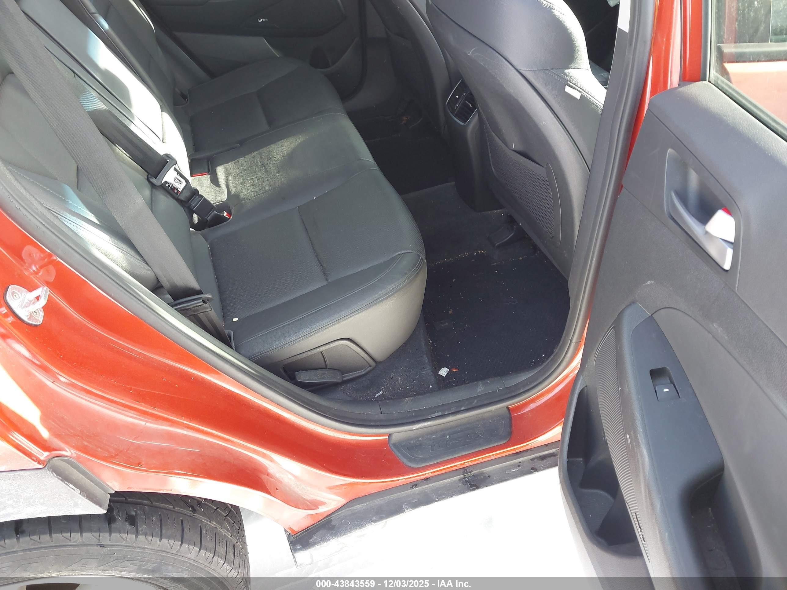 HYUNDAI TUCSON image 8