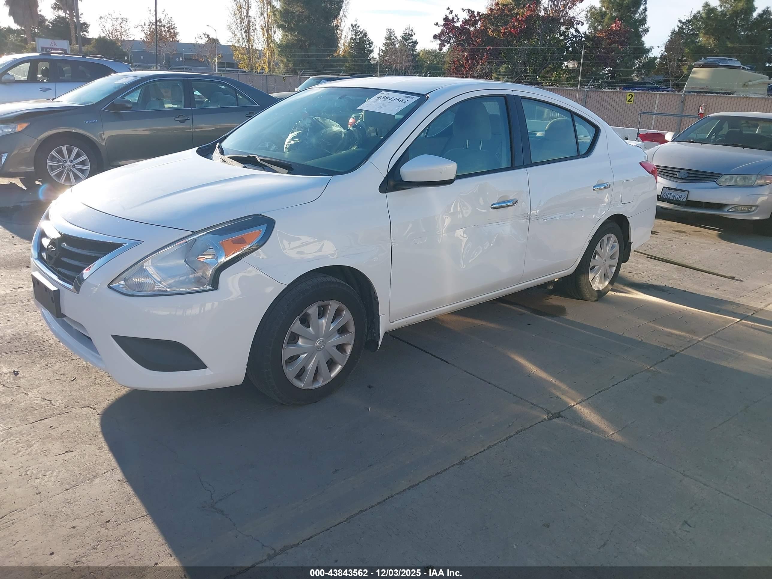 NISSAN VERSA image 2