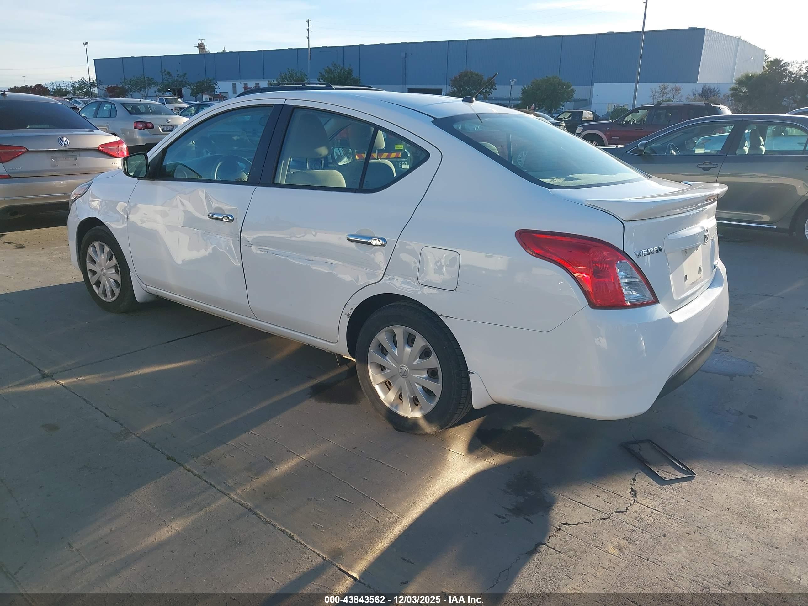 NISSAN VERSA image 3