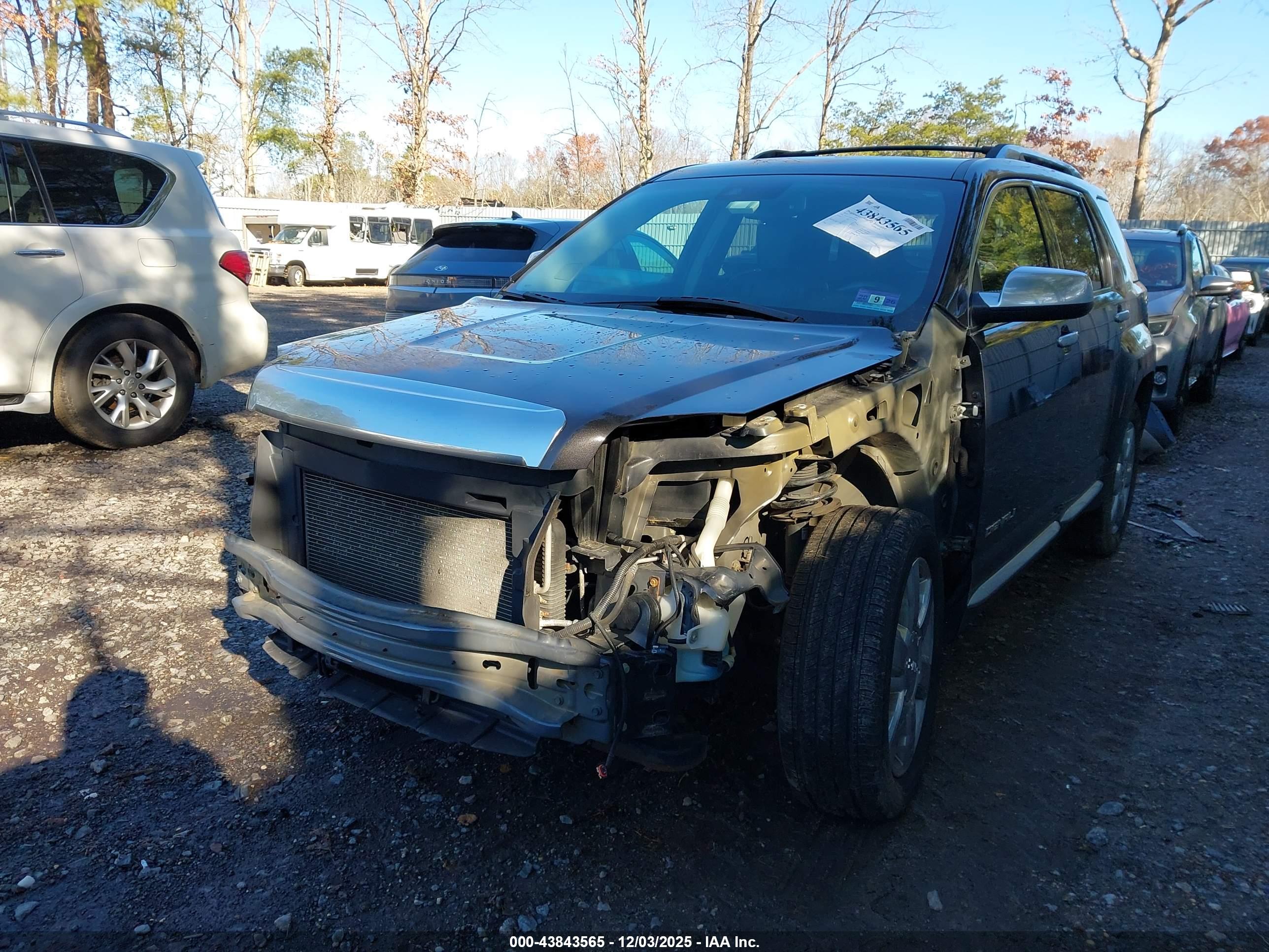 GMC TERRAIN image 2