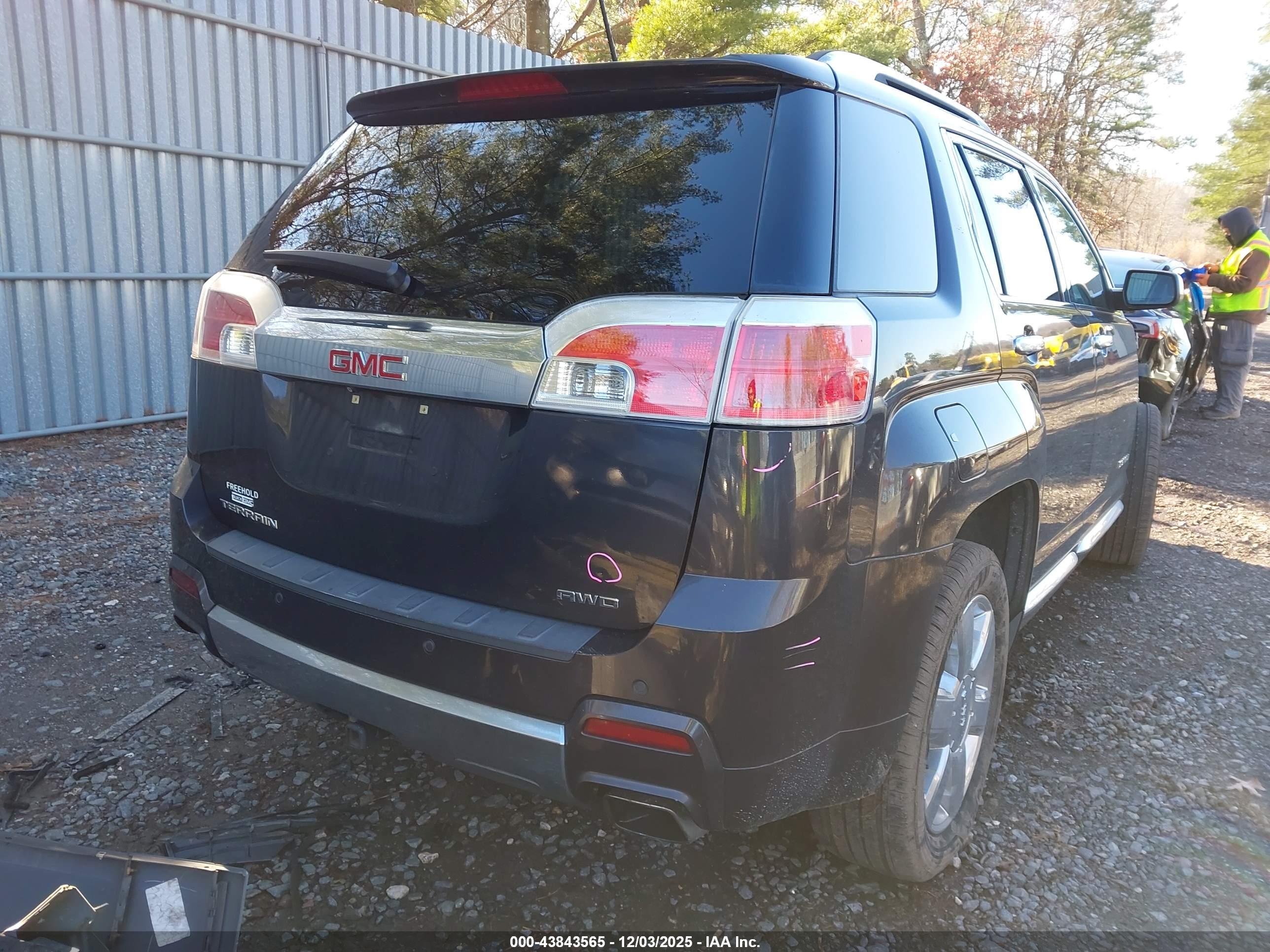 GMC TERRAIN image 4
