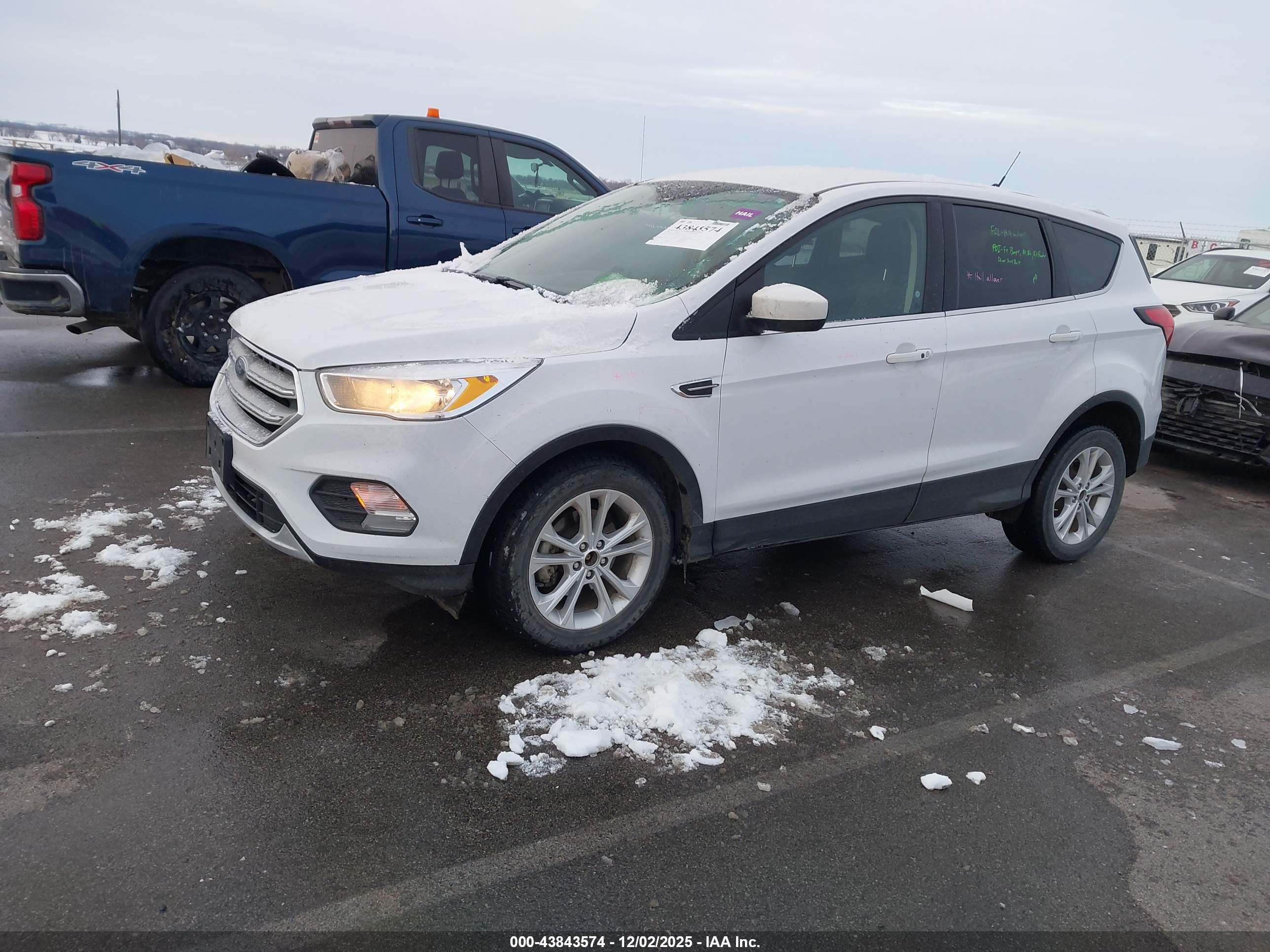 FORD ESCAPE image 2