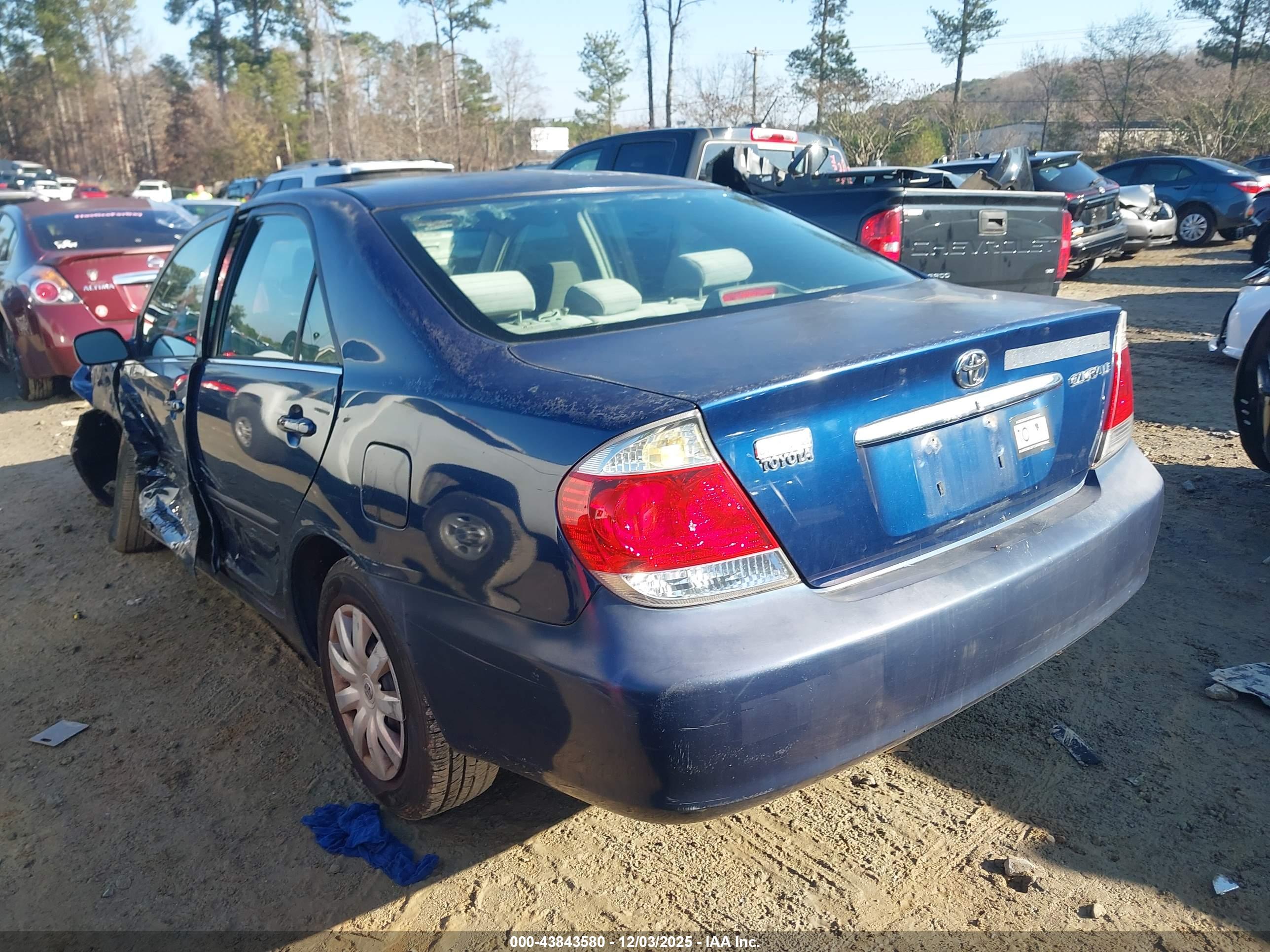 TOYOTA CAMRY image 3