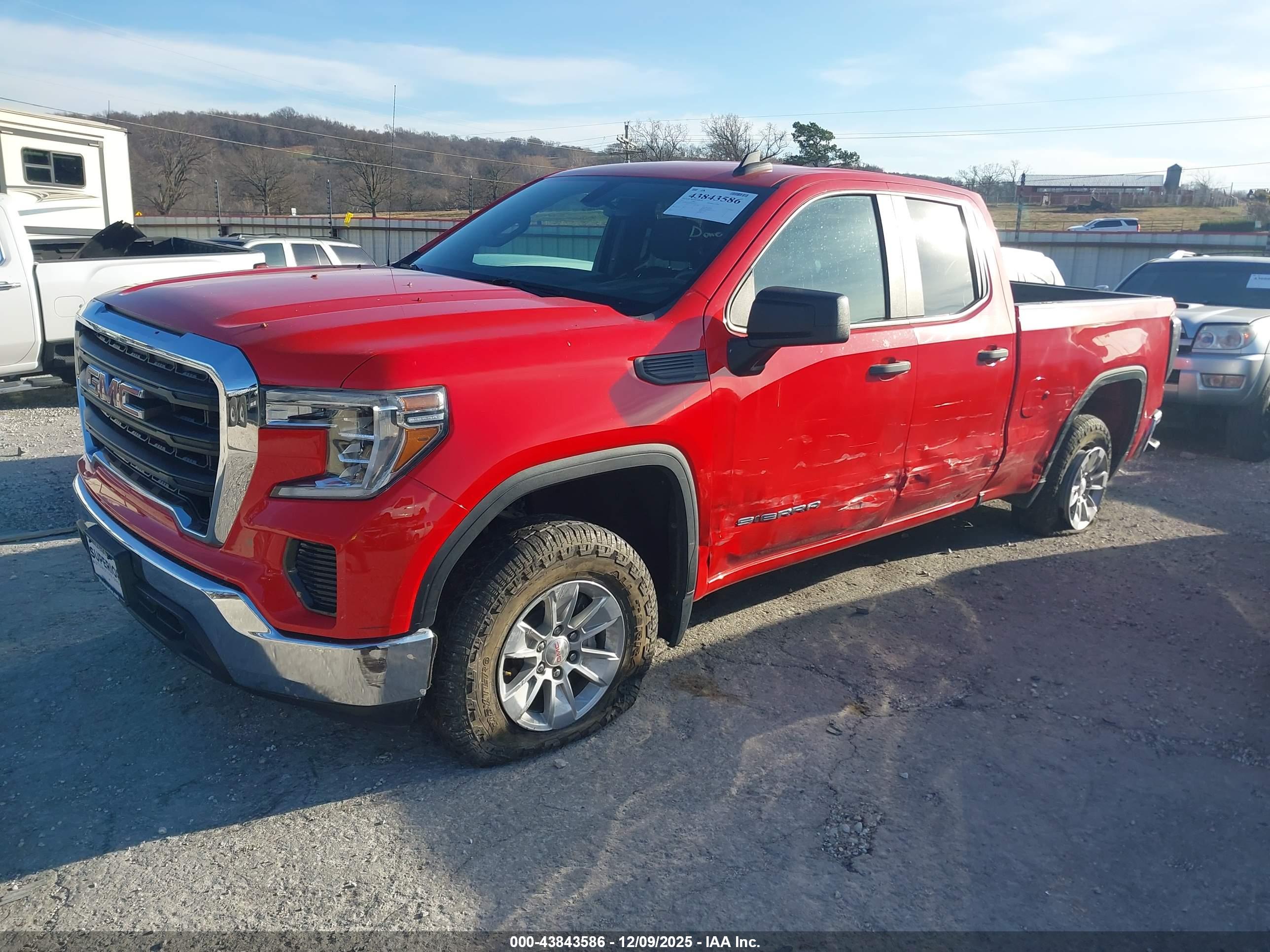 GMC SIERRA image 2