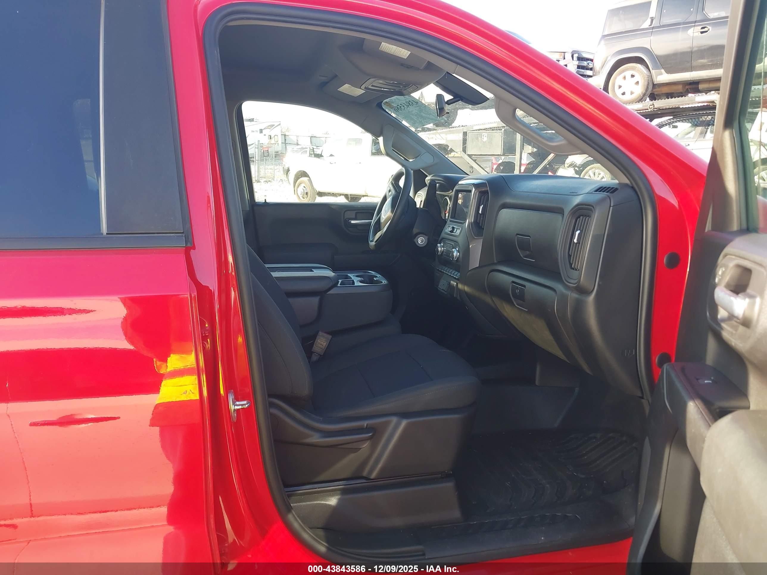 GMC SIERRA image 5