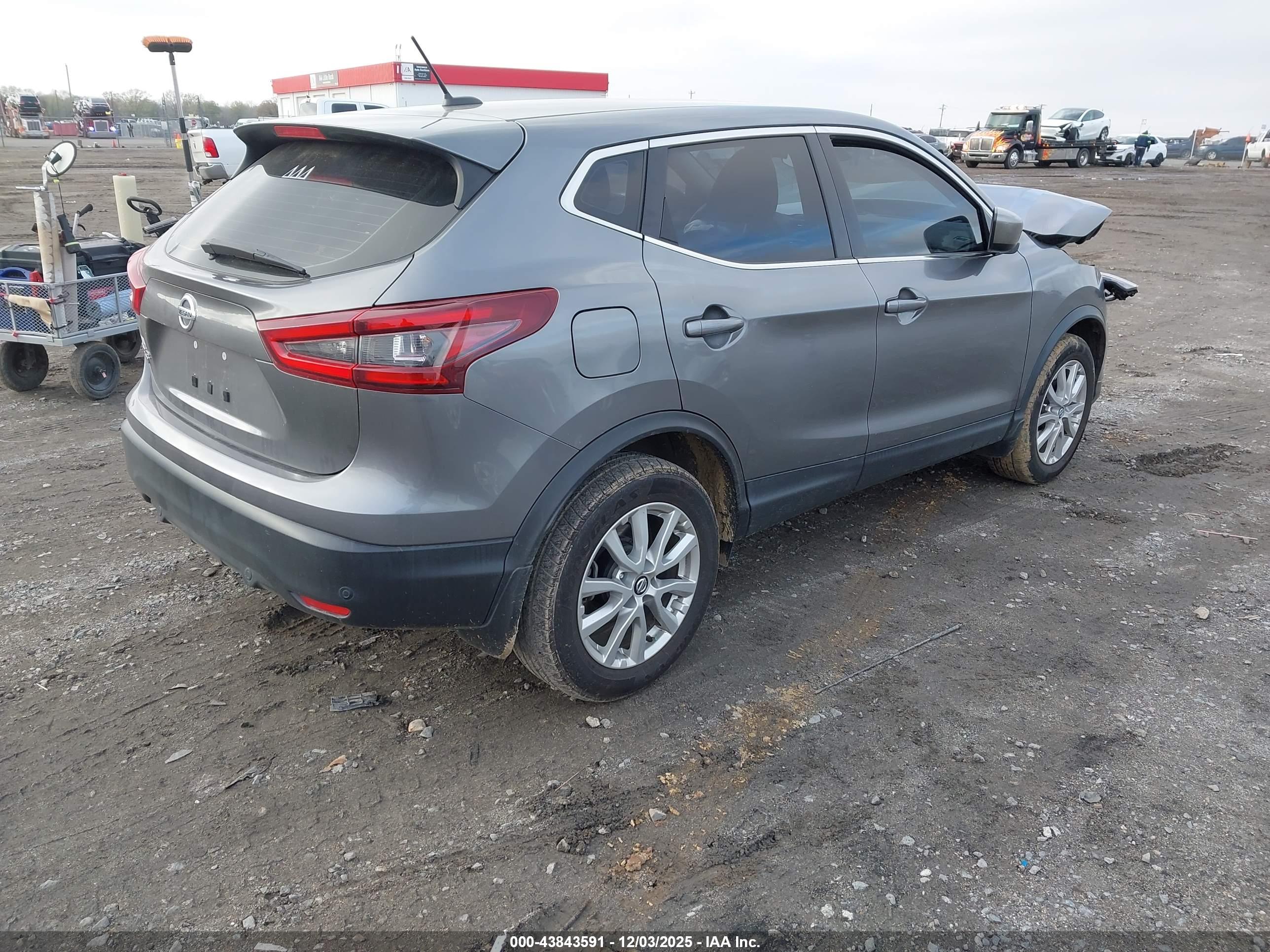 NISSAN ROGUE image 4