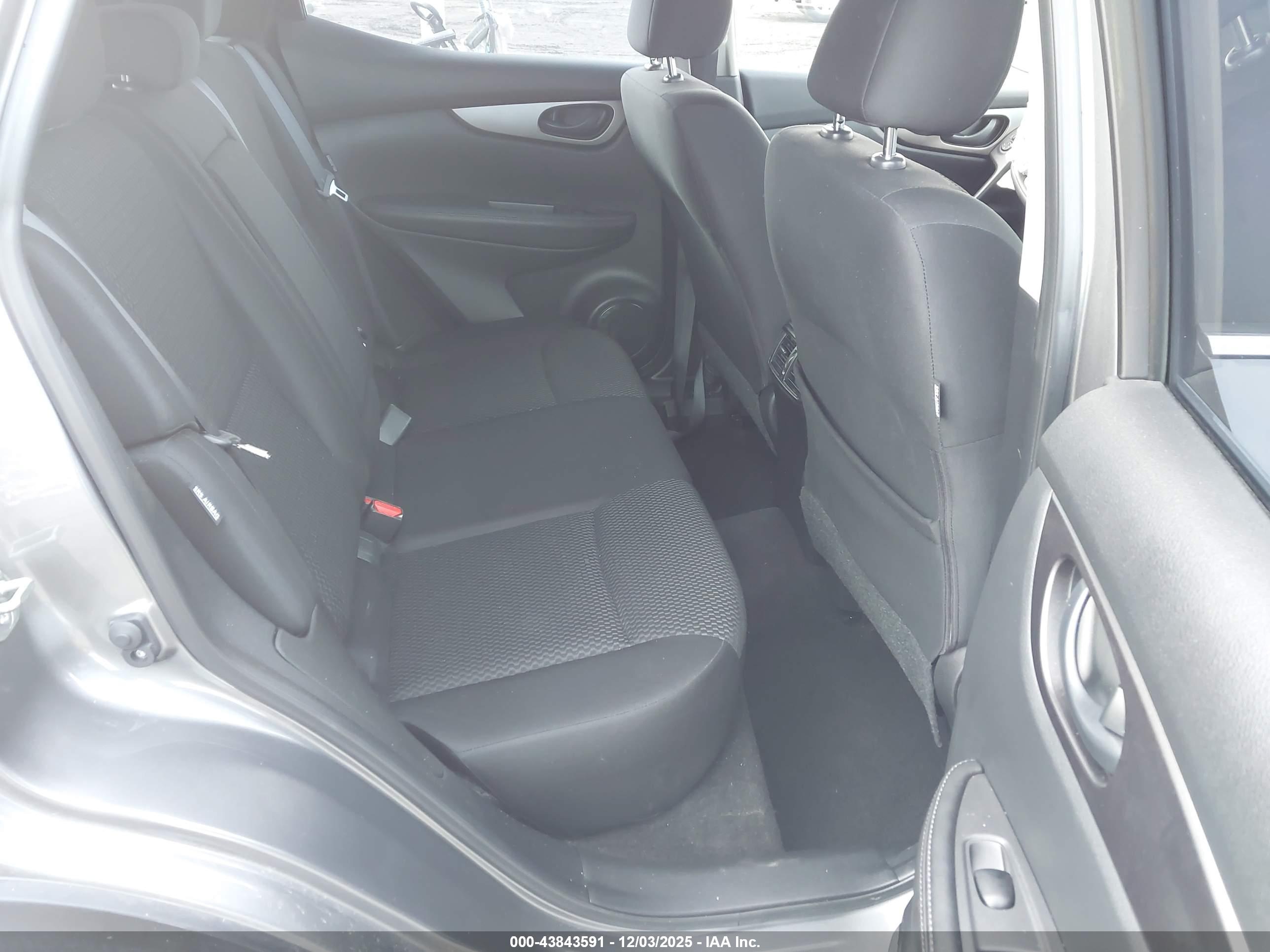 NISSAN ROGUE image 8