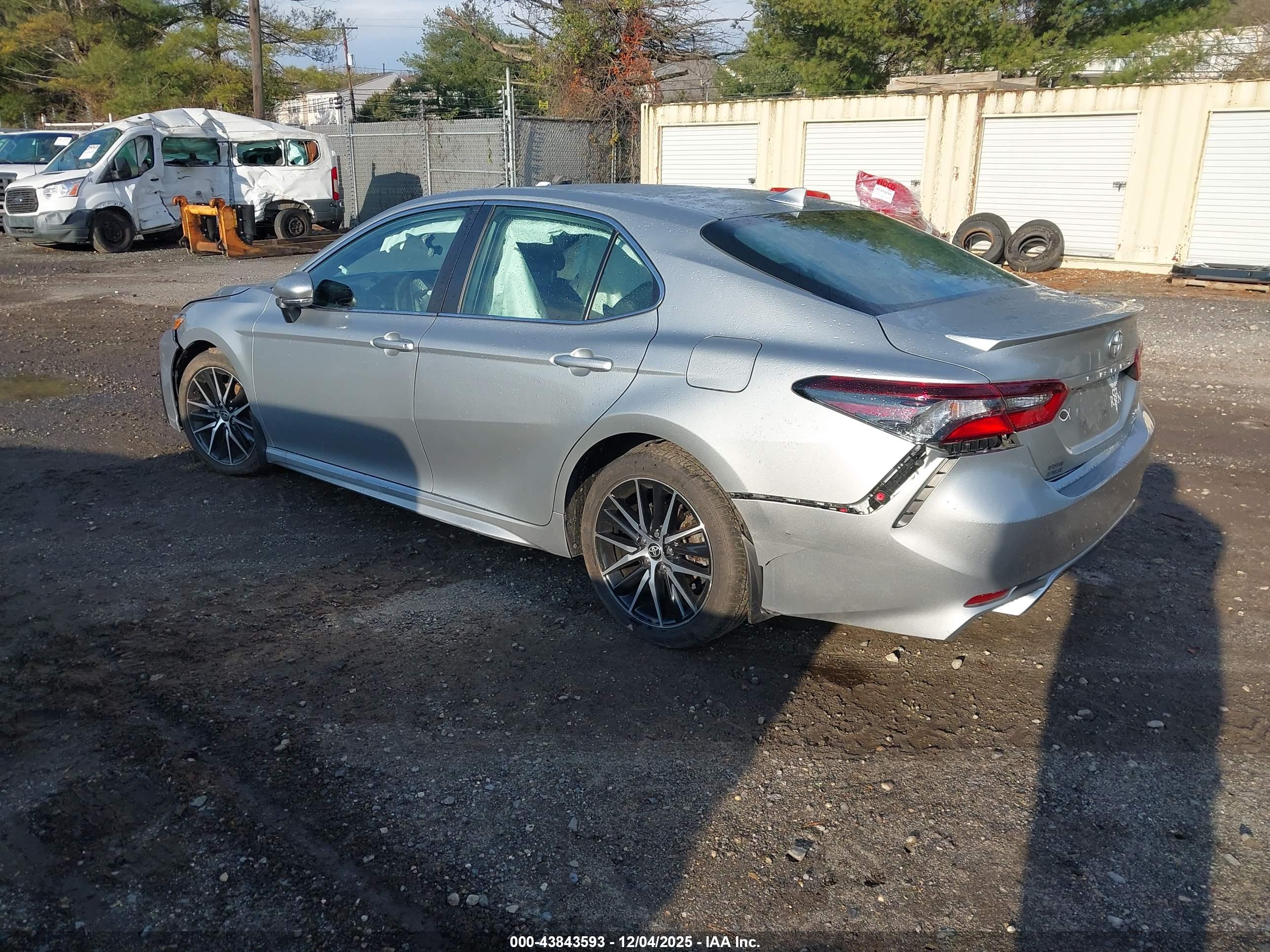 TOYOTA CAMRY image 3