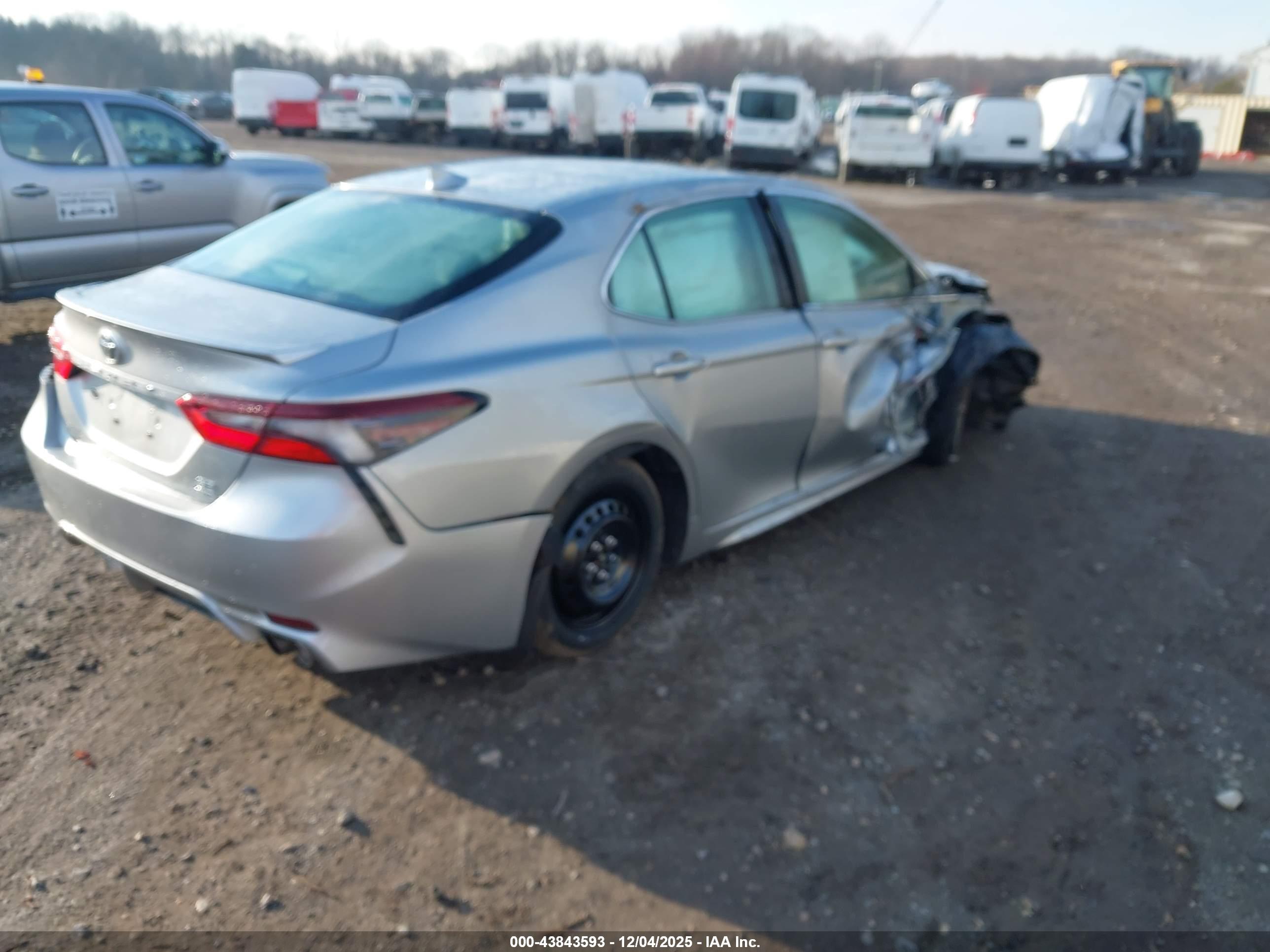 TOYOTA CAMRY image 4