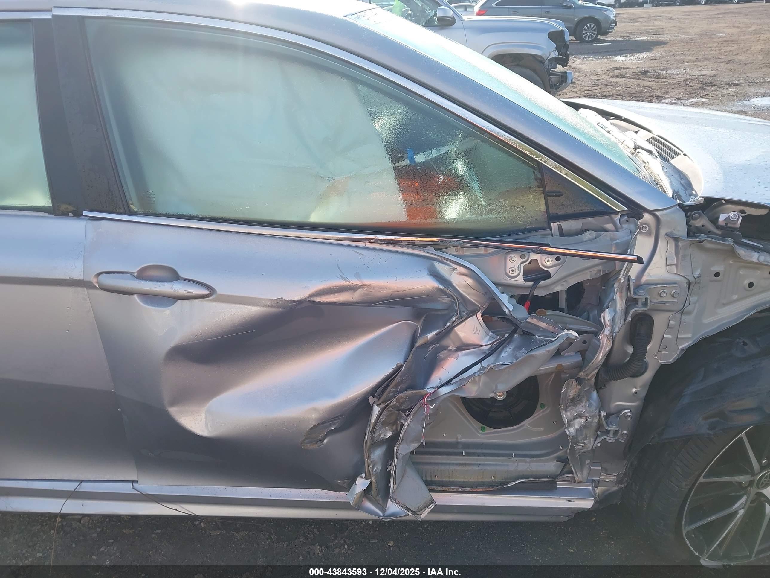 TOYOTA CAMRY image 5