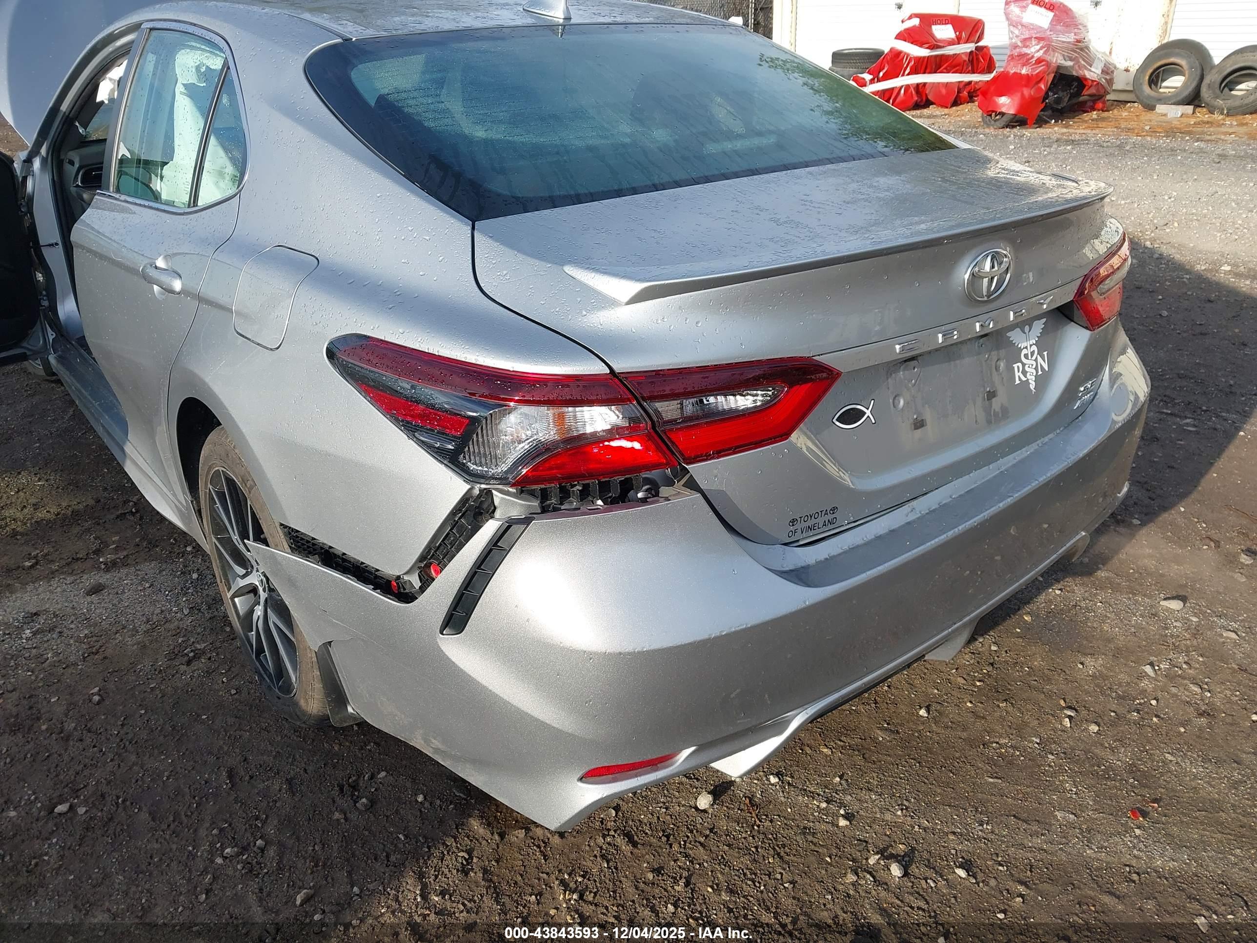 TOYOTA CAMRY image 6