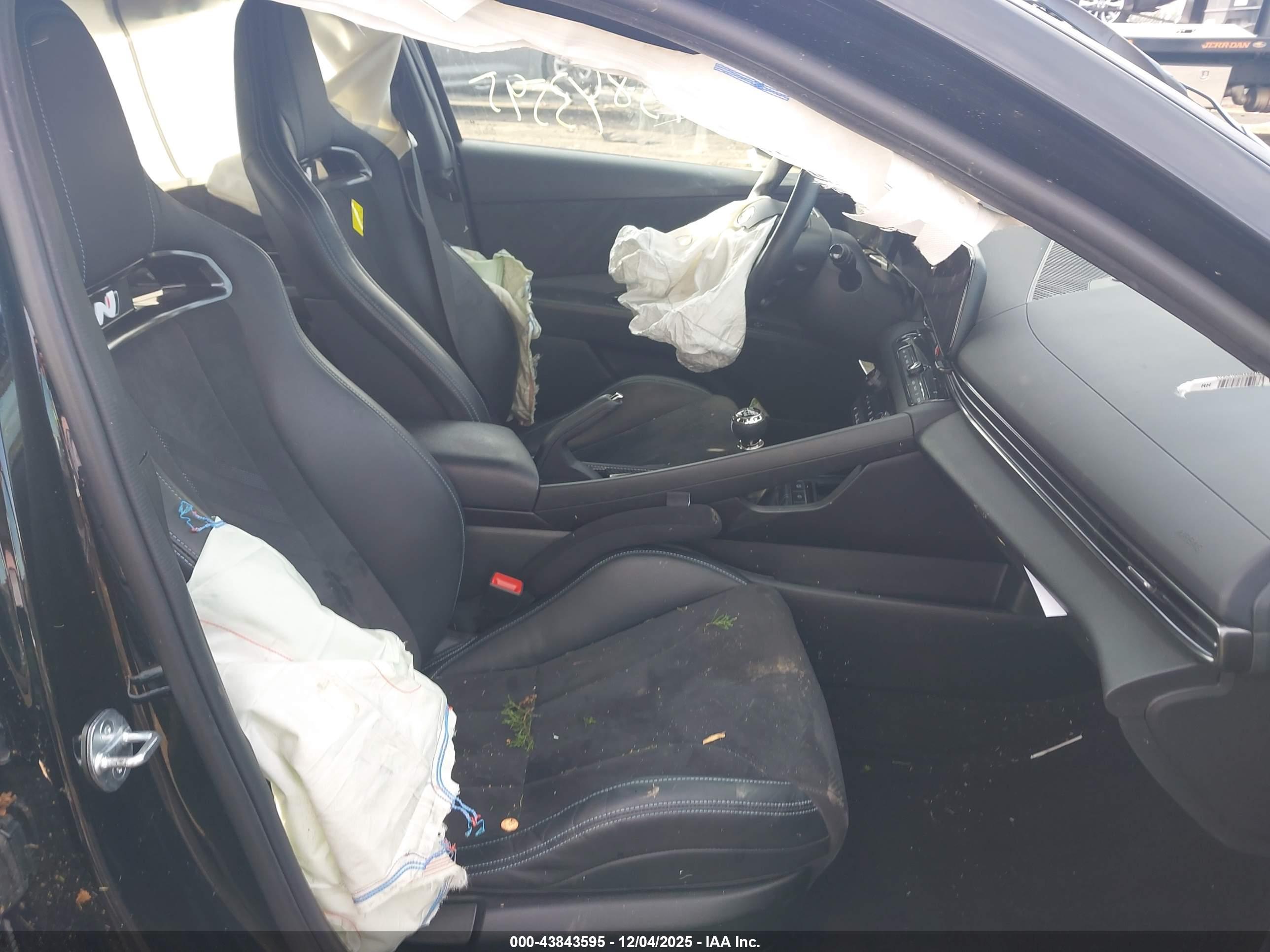 HYUNDAI ELANTRA image 5
