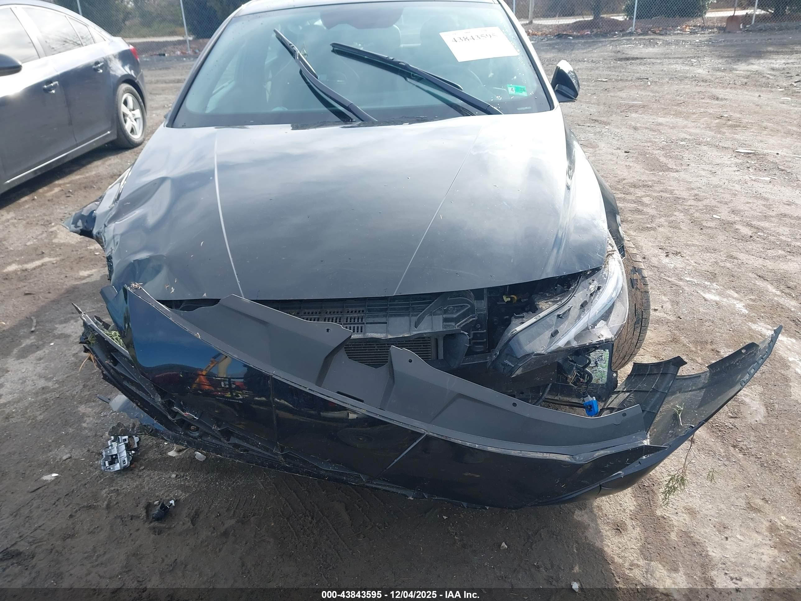 HYUNDAI ELANTRA image 6