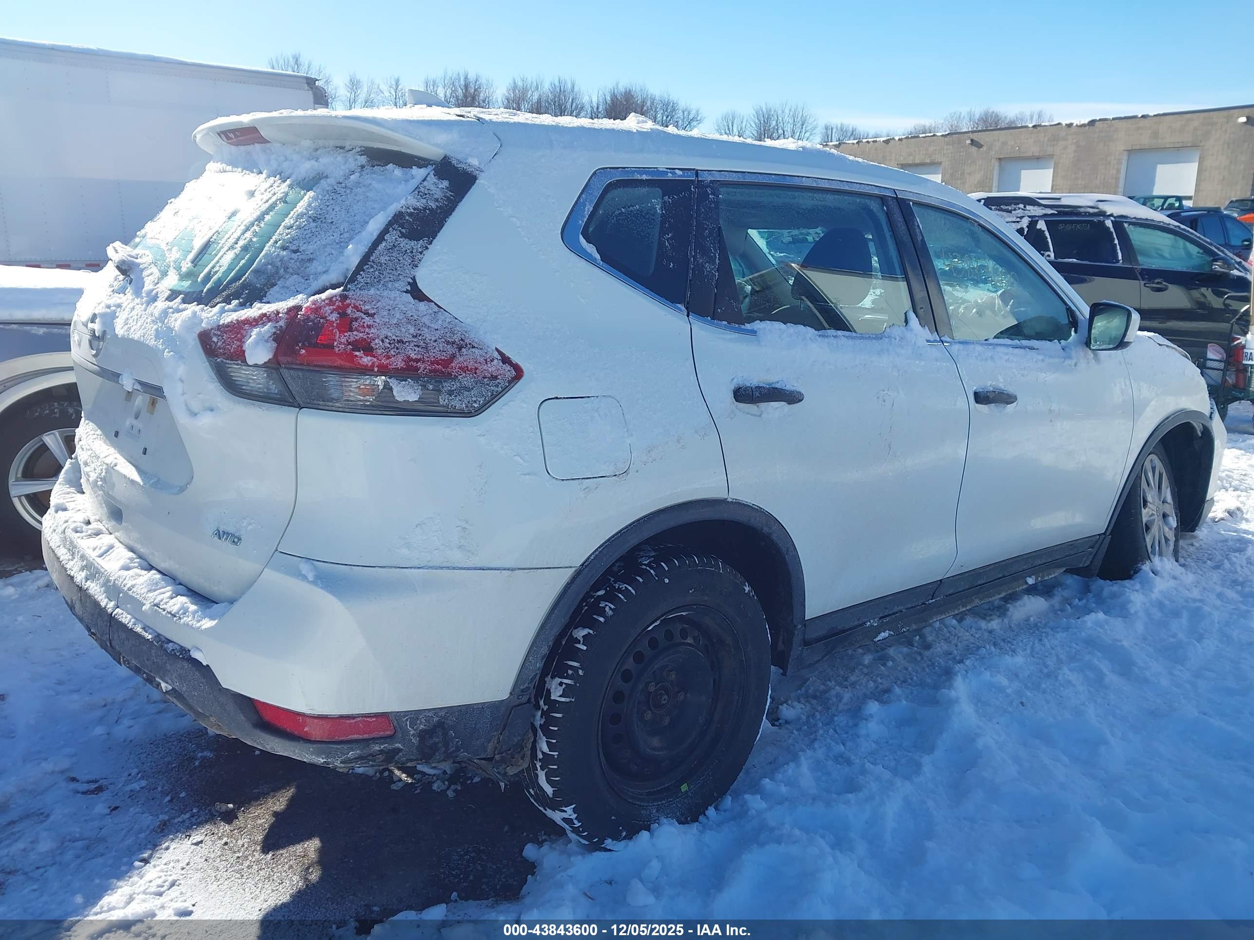 NISSAN ROGUE image 4