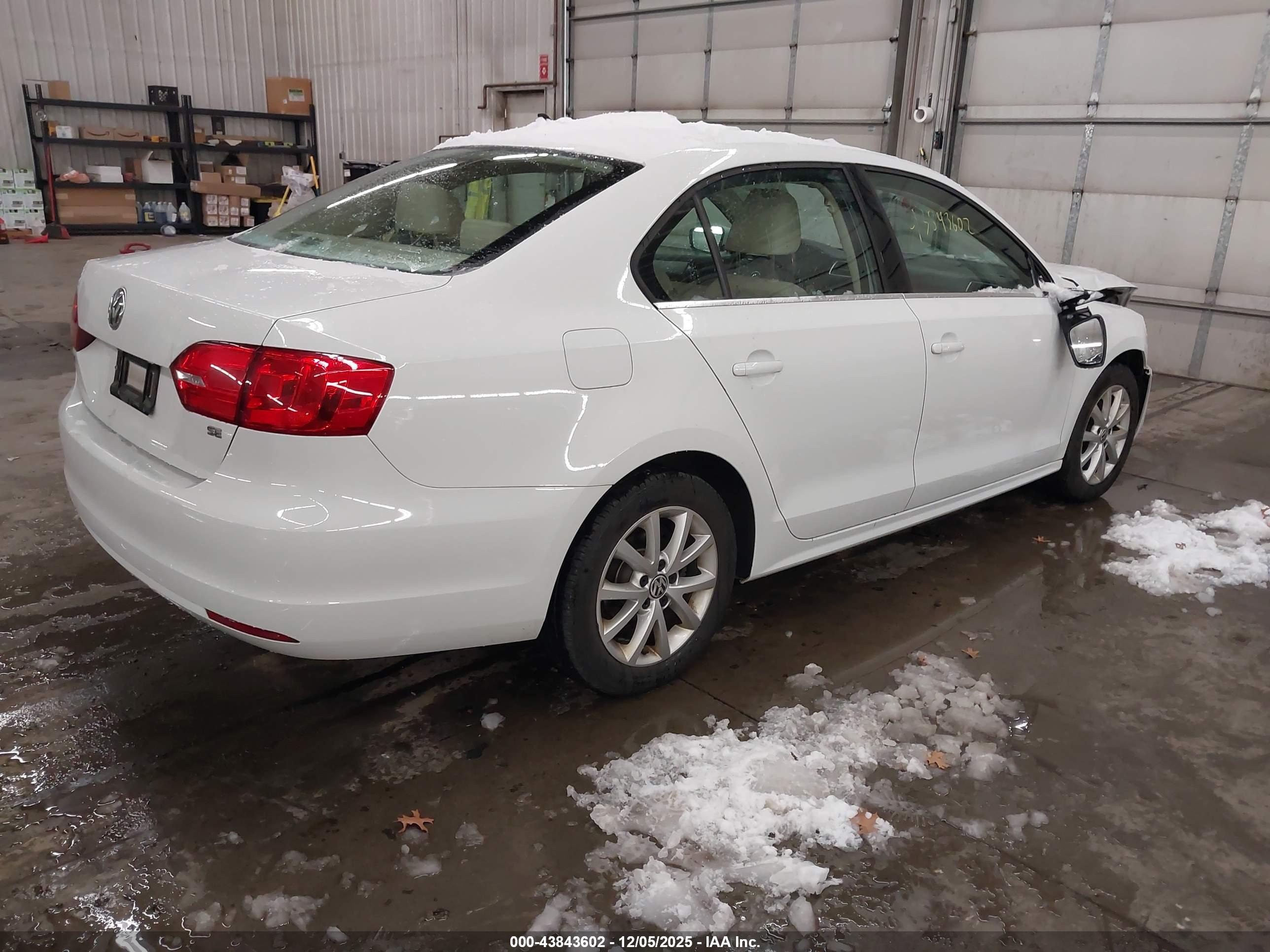 VOLKSWAGEN JETTA image 4
