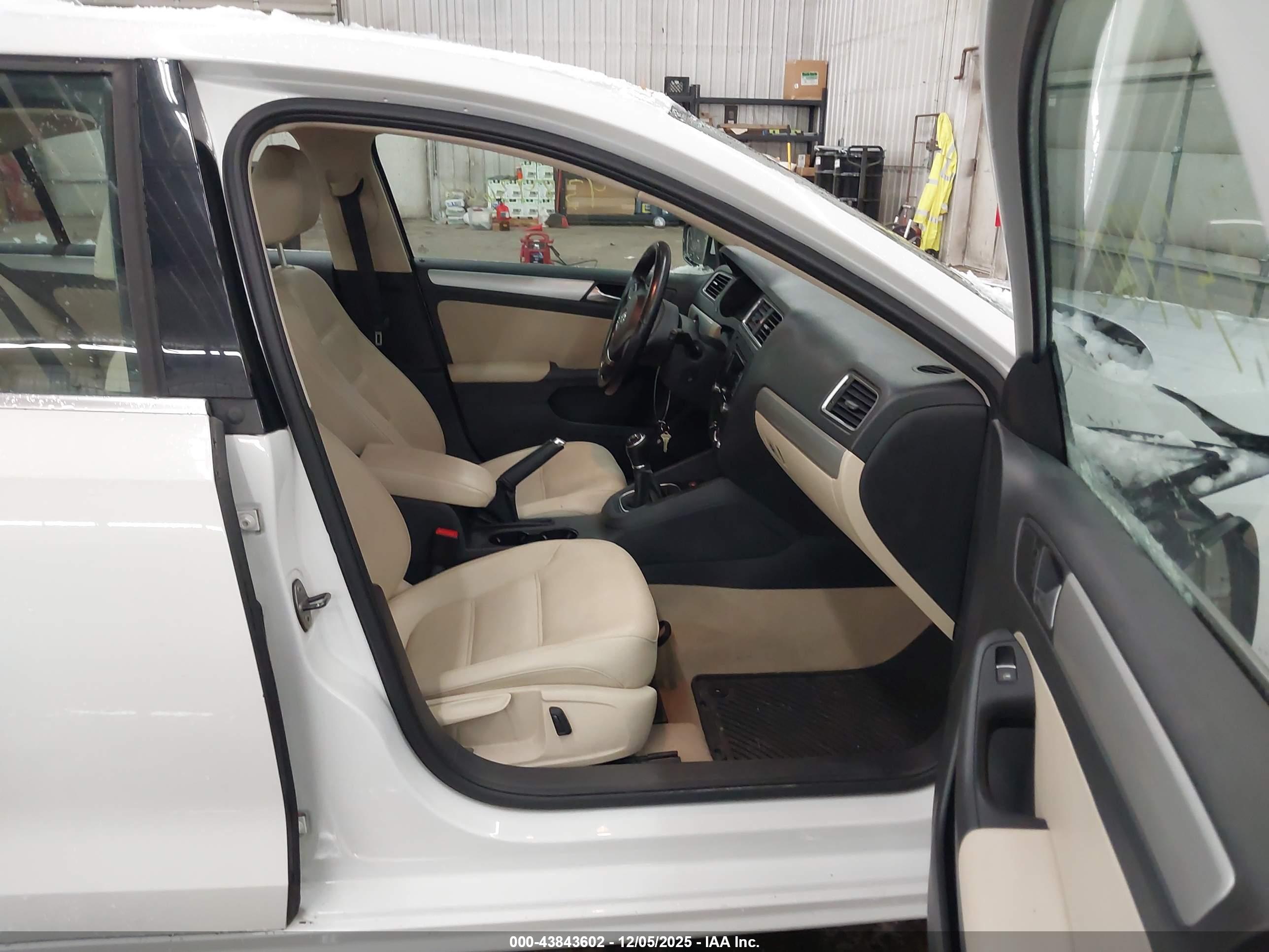 VOLKSWAGEN JETTA image 5