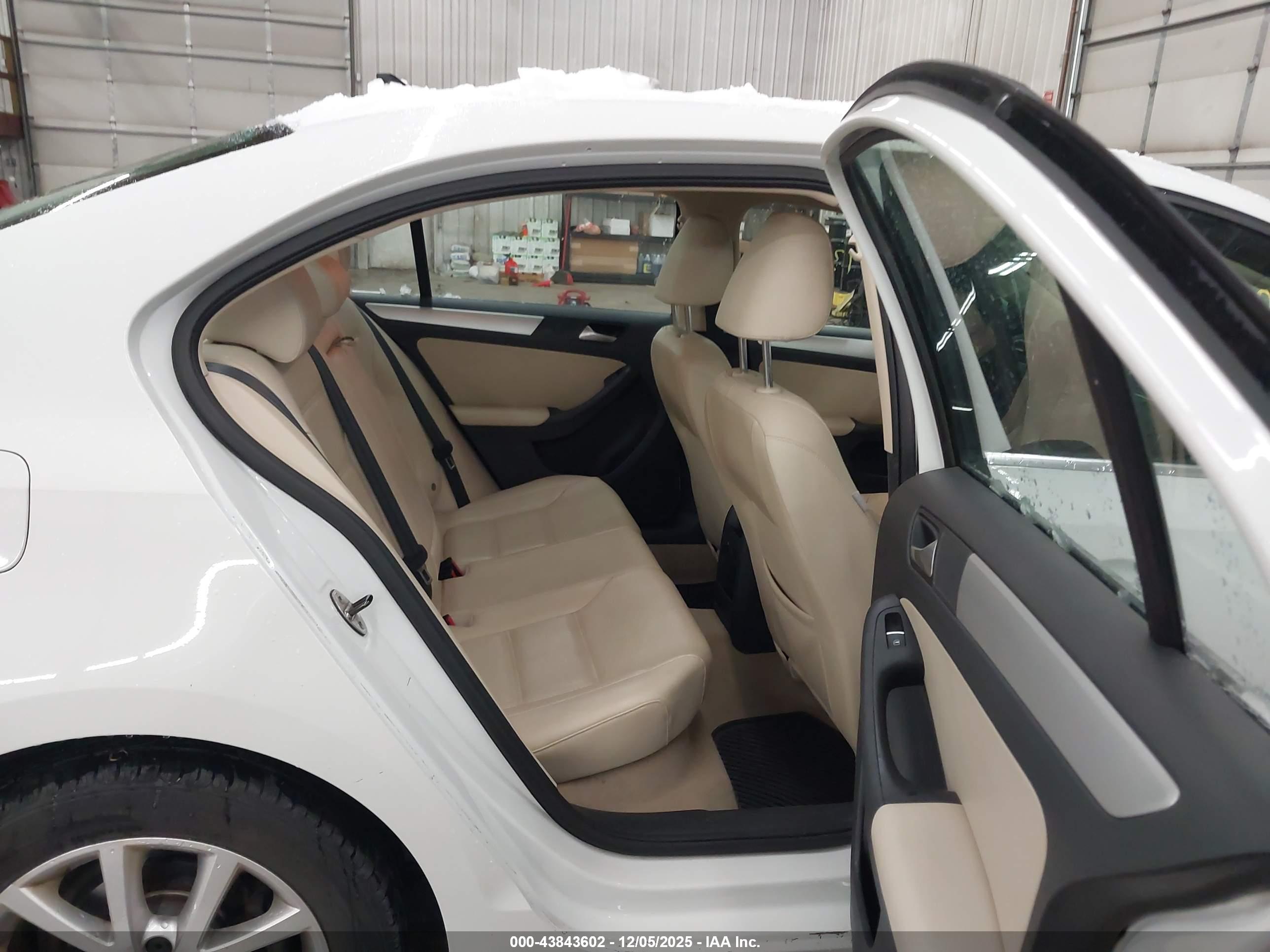 VOLKSWAGEN JETTA image 8