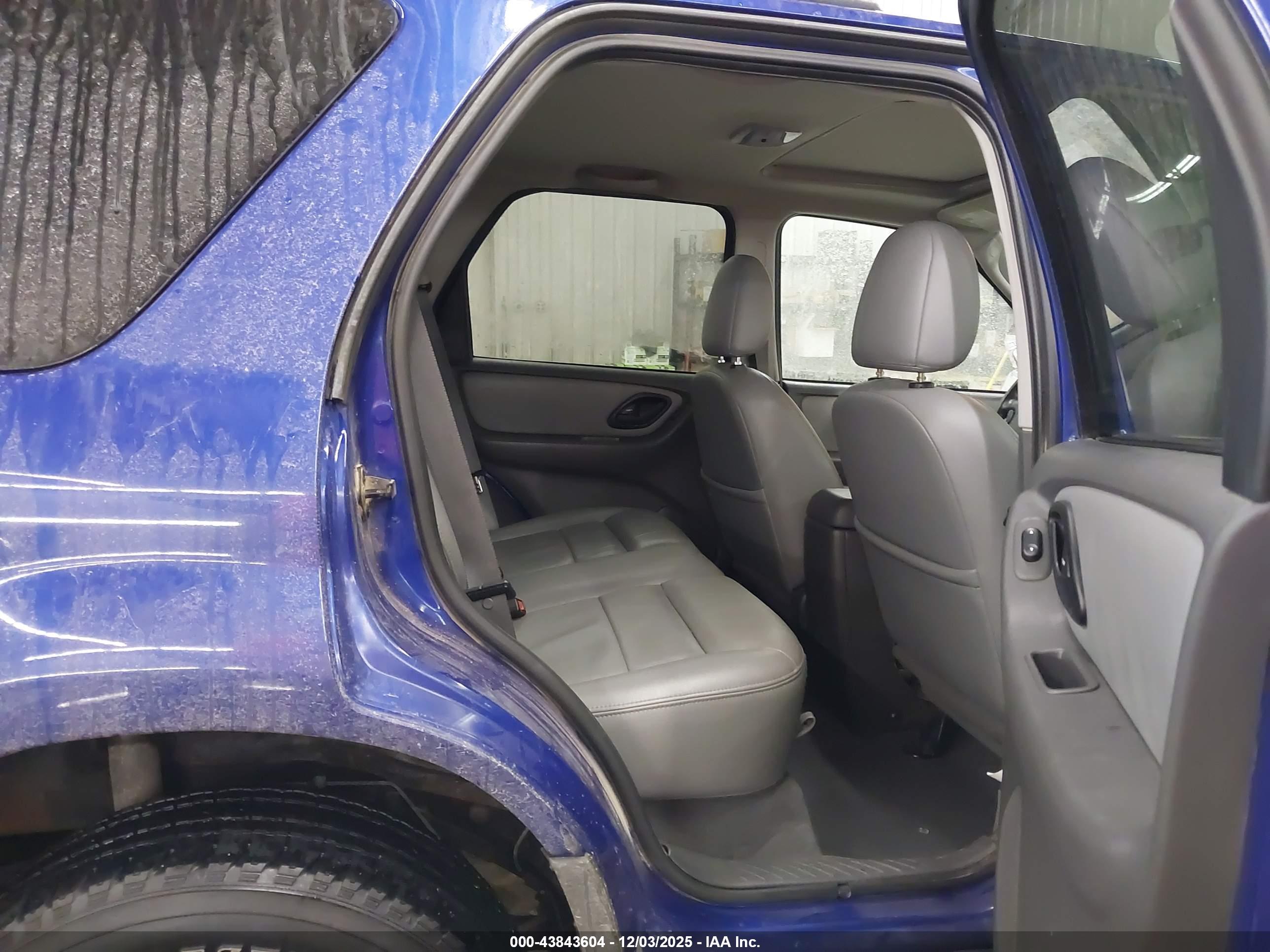 FORD ESCAPE image 8