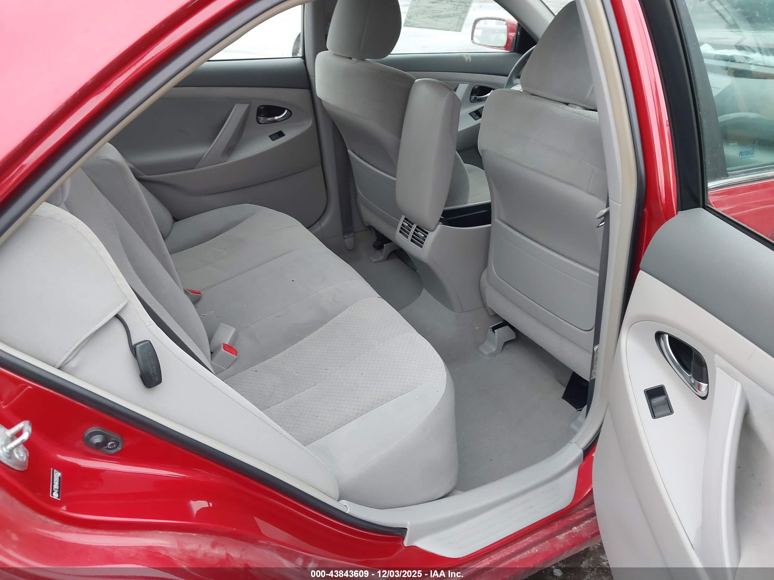 TOYOTA CAMRY image 8
