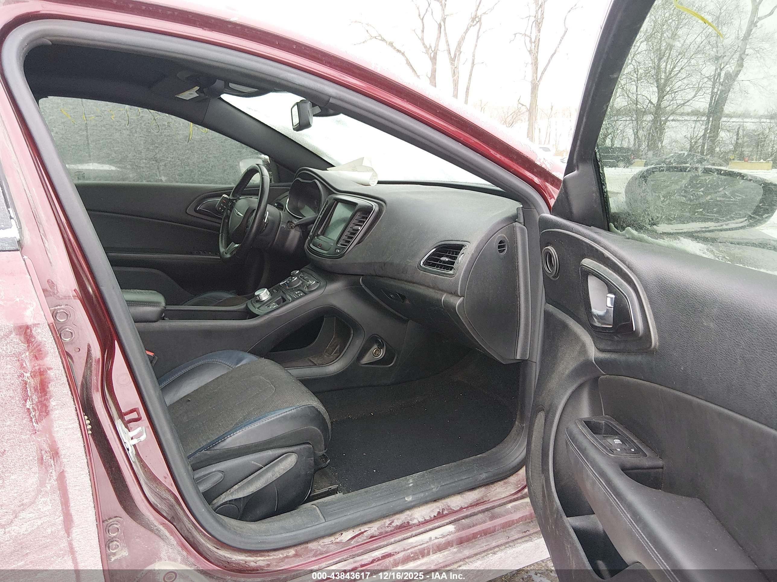 CHRYSLER 200 image 5