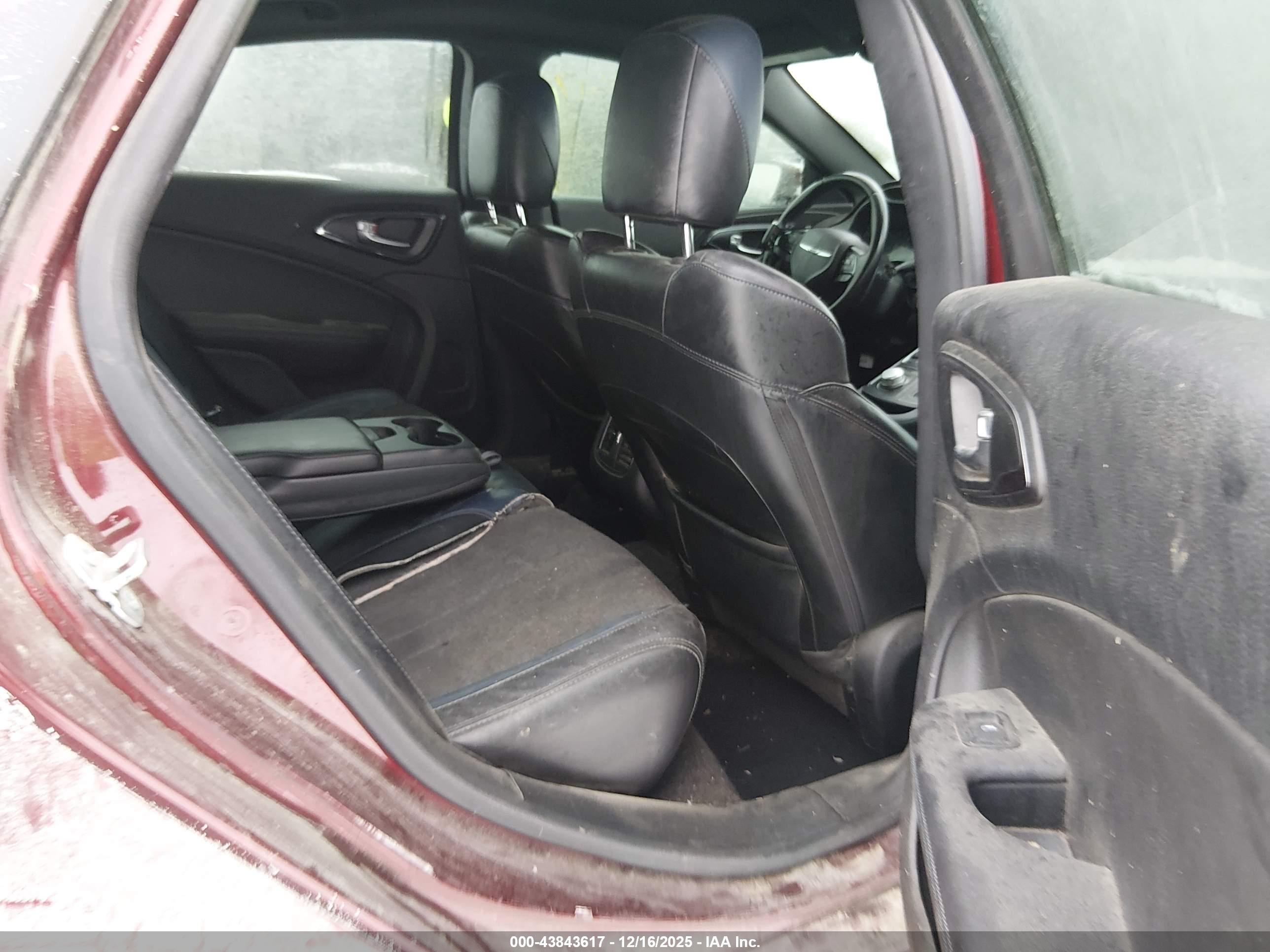 CHRYSLER 200 image 8