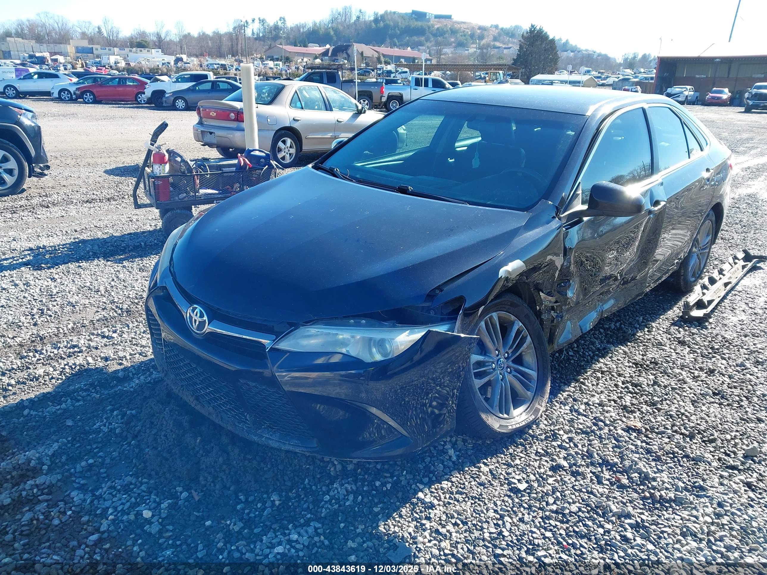 TOYOTA CAMRY image 2