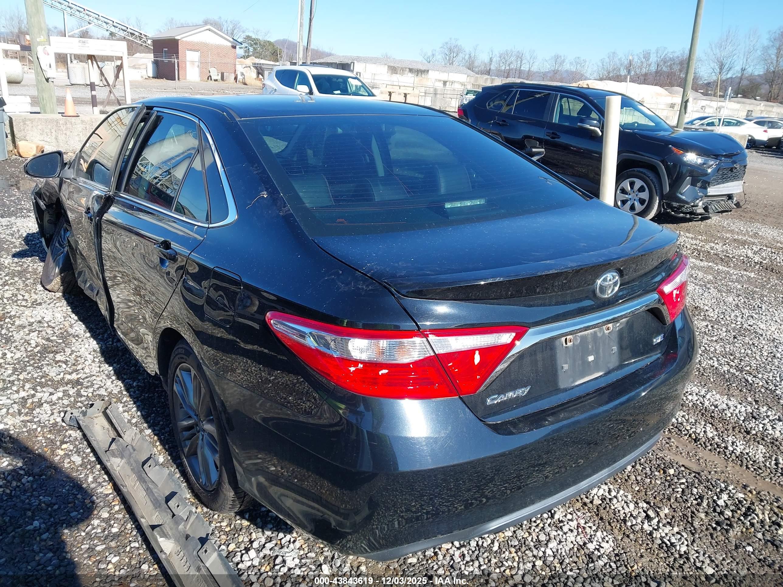 TOYOTA CAMRY image 3