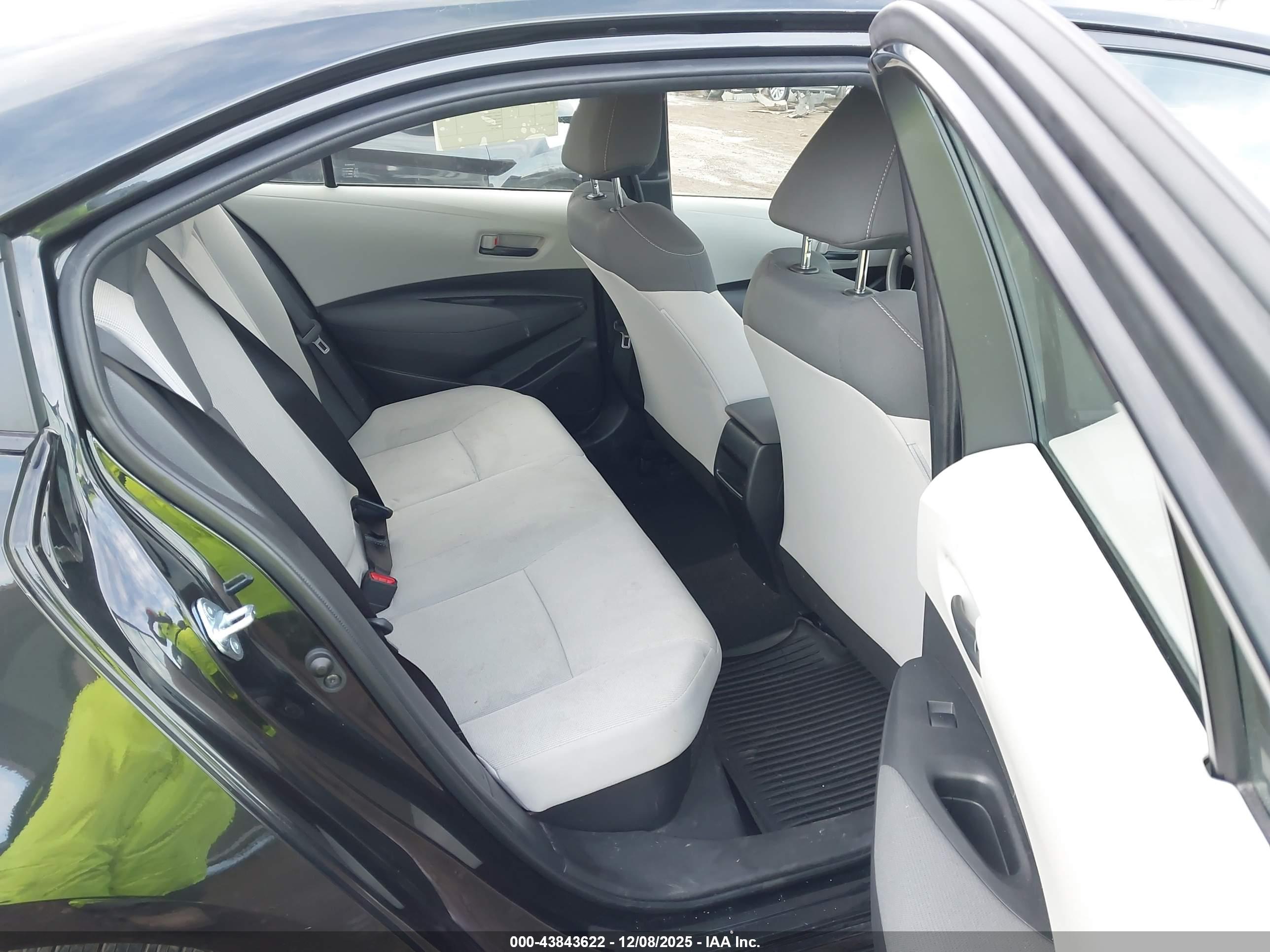 TOYOTA COROLLA image 8