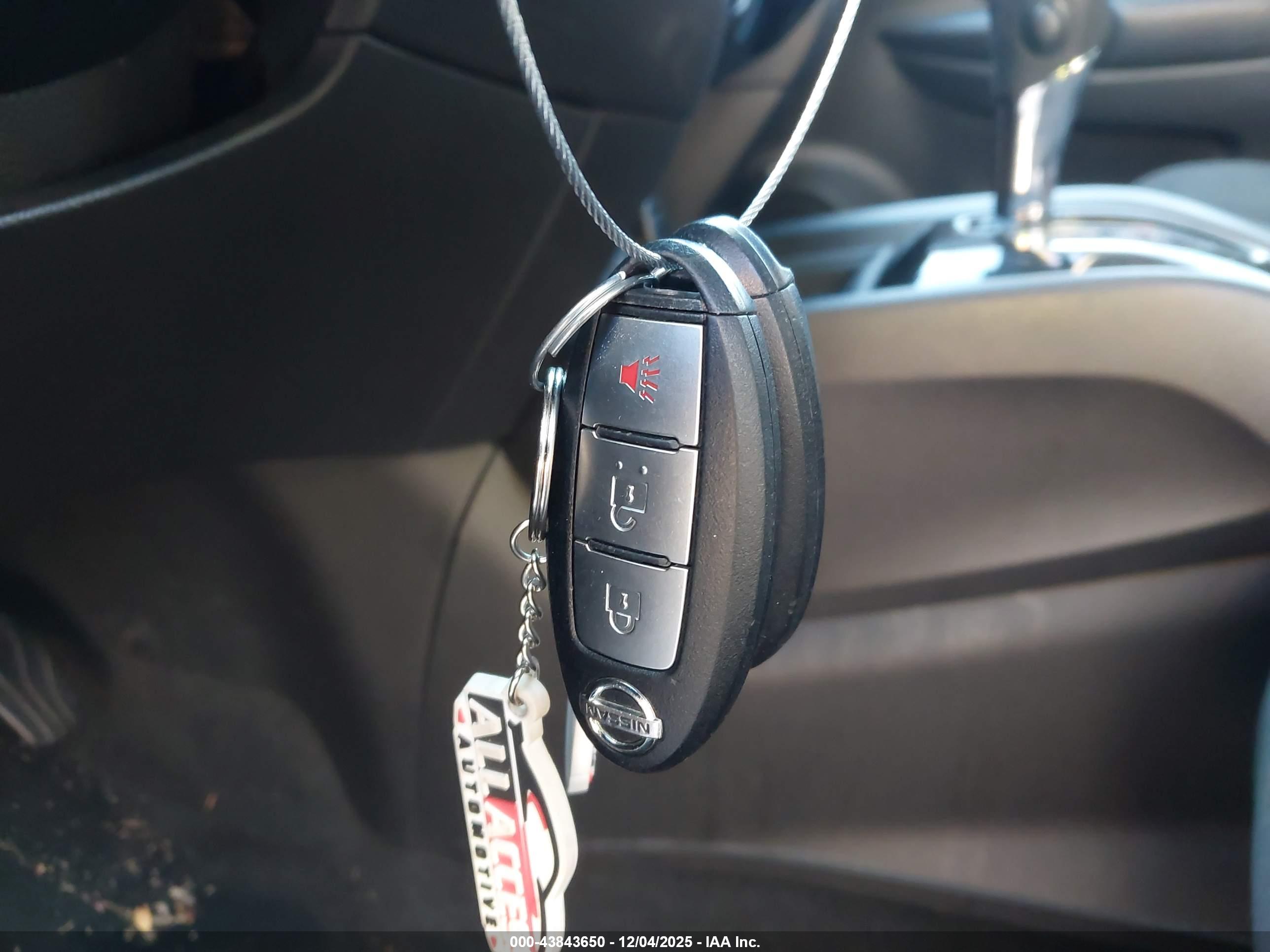 NISSAN ROGUE image 11