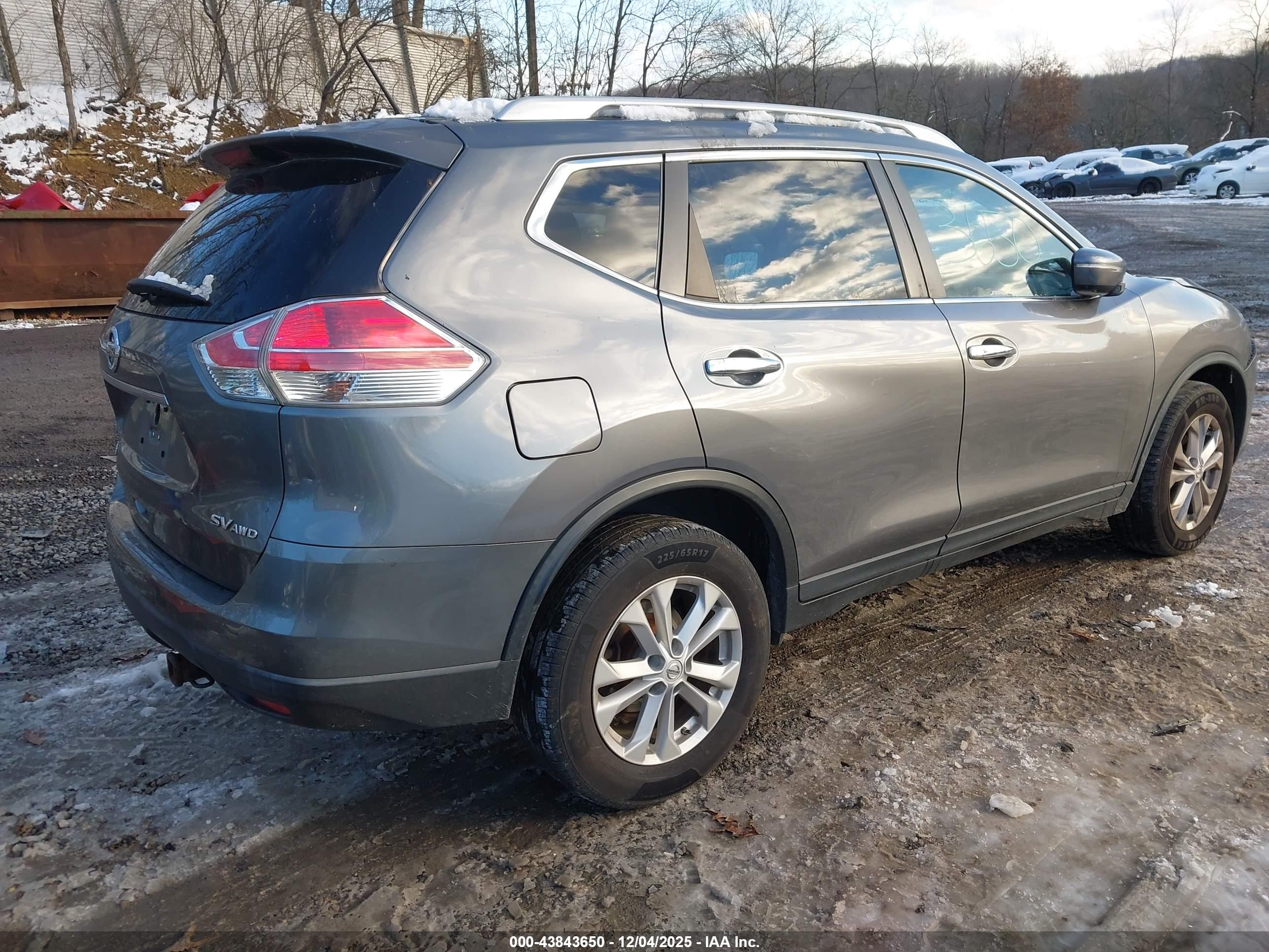 NISSAN ROGUE image 4