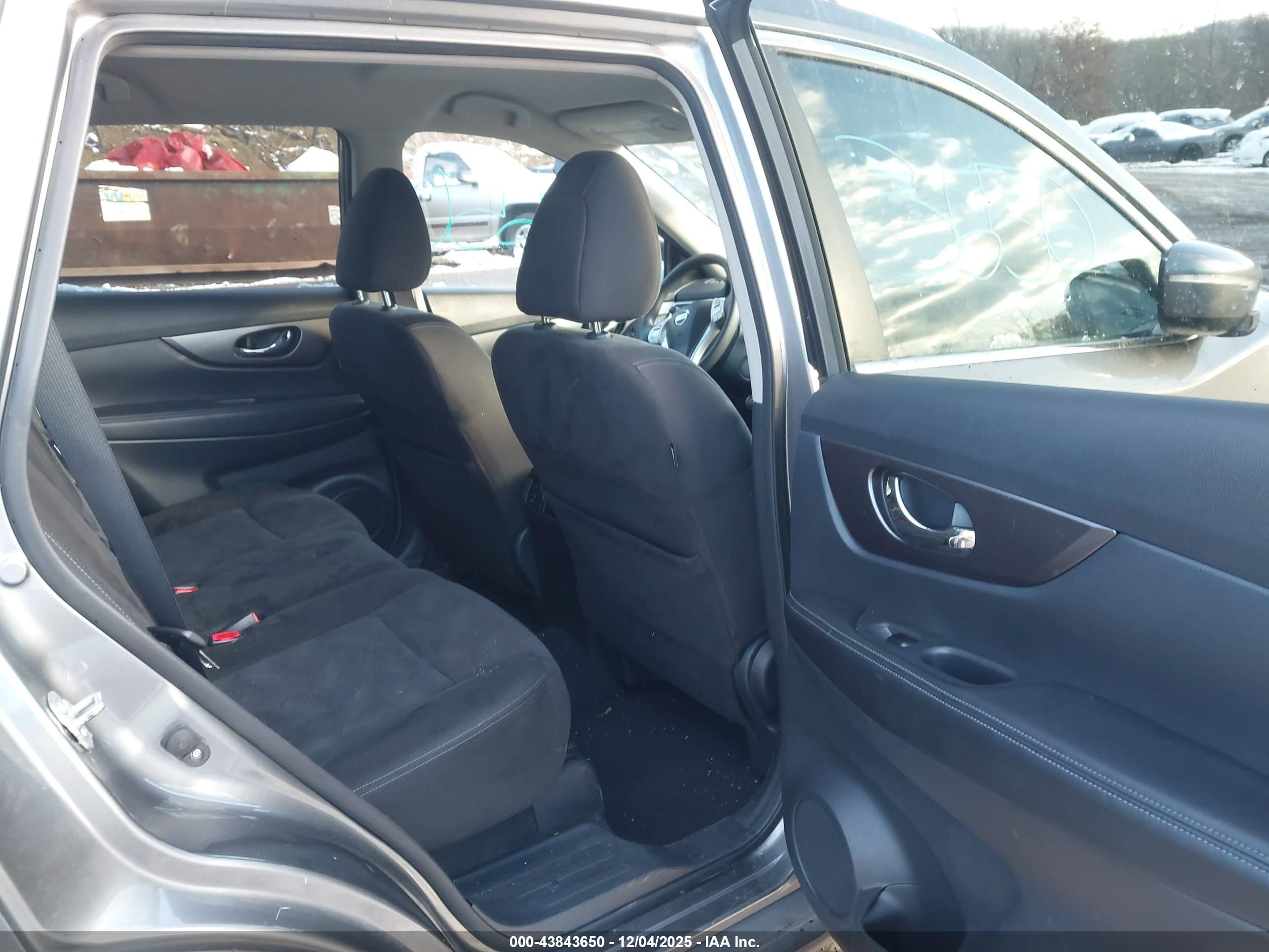 NISSAN ROGUE image 8