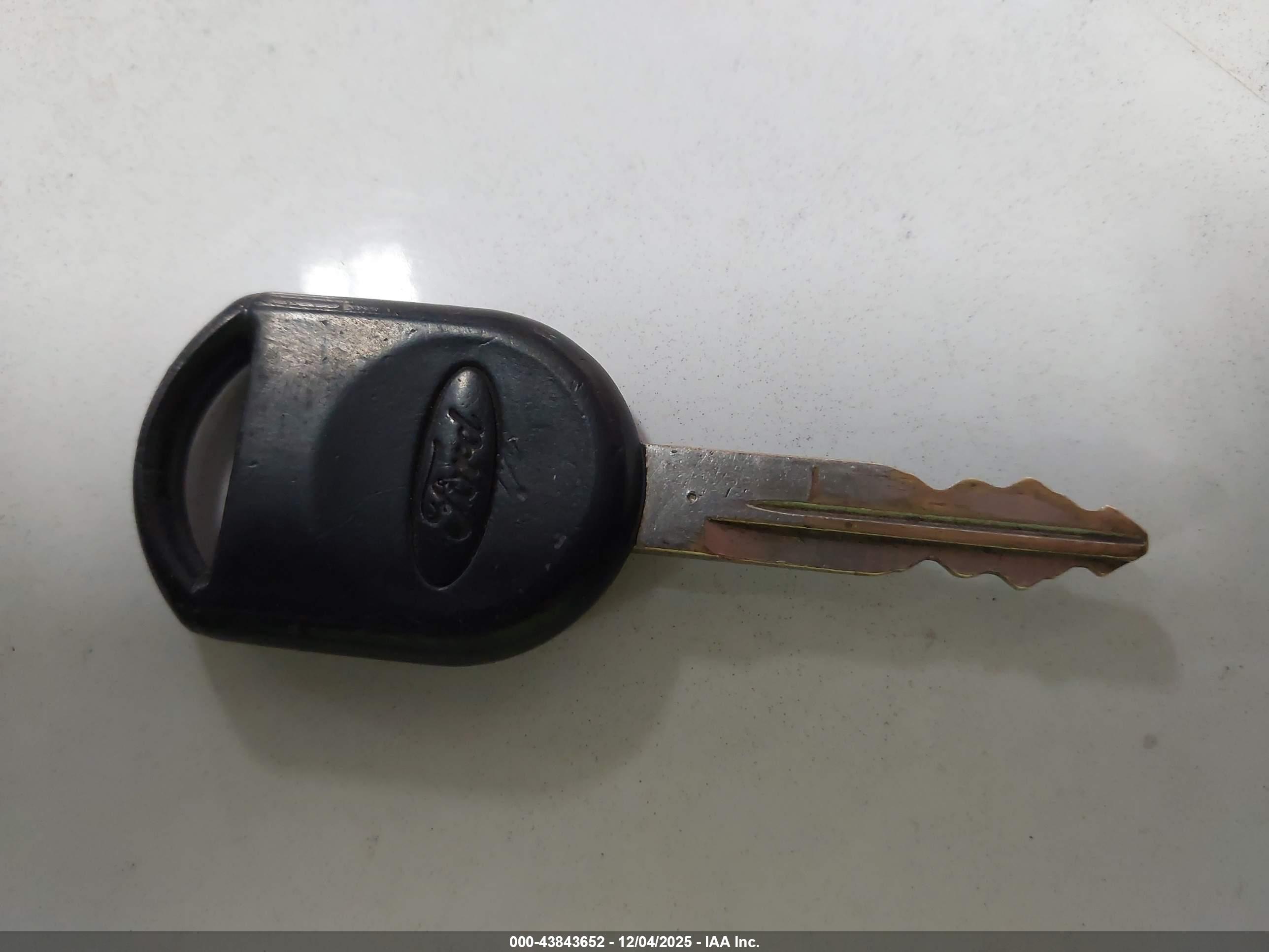 FORD EXPLORER image 11