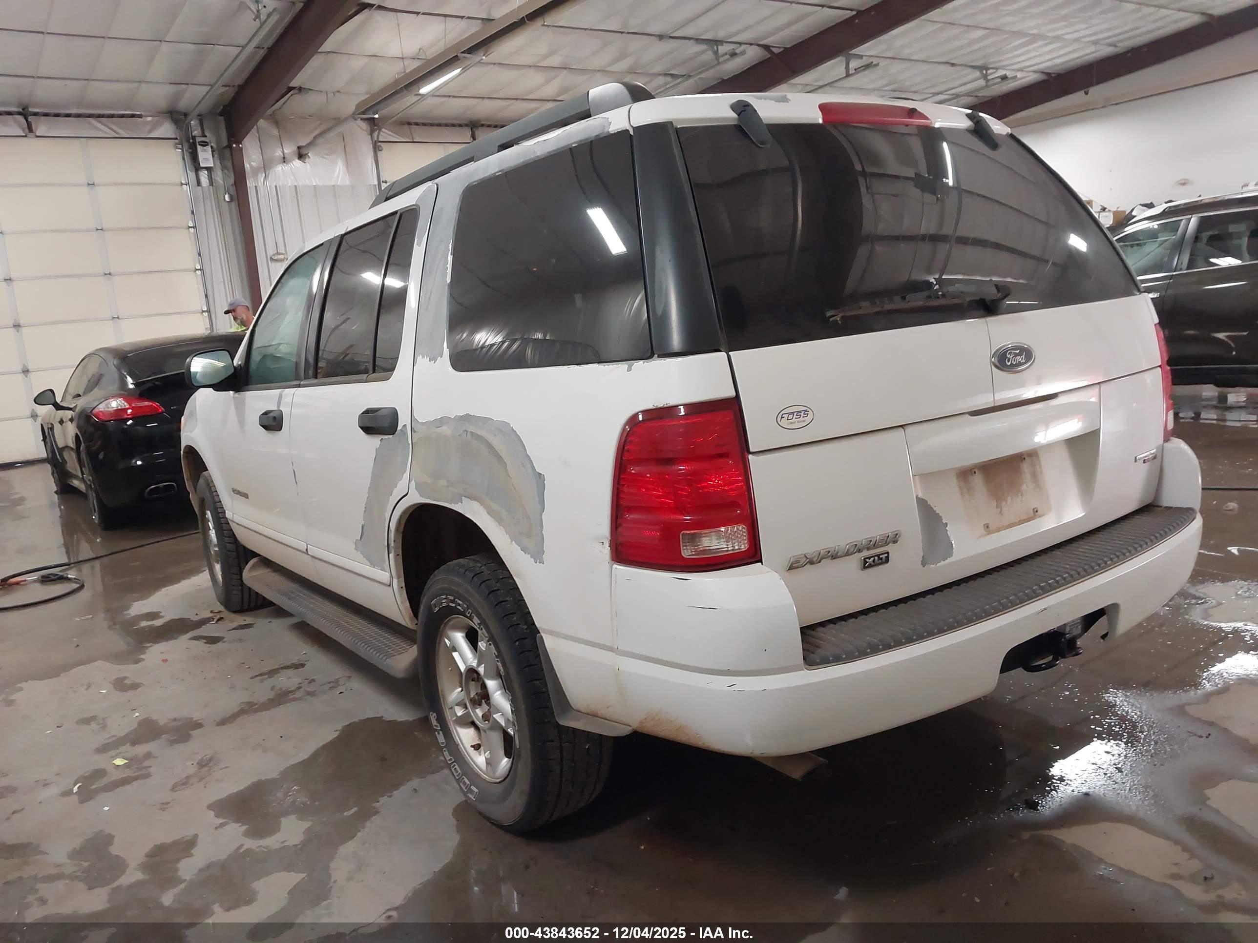 FORD EXPLORER image 3